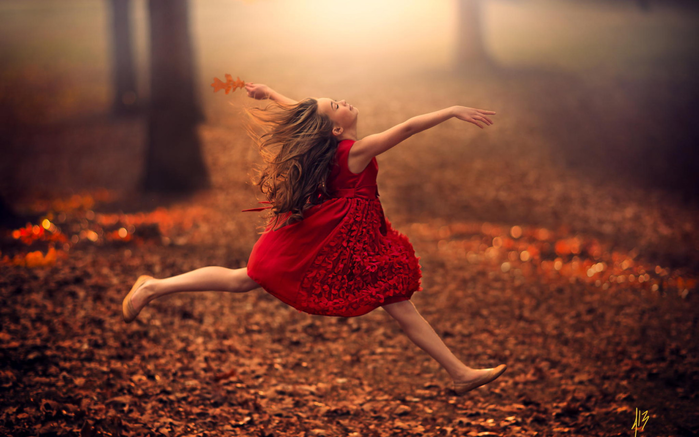 Джейк Олсон (Jake Olson), США. Девушка танцует. Девушка бежит в платье. Девушка танцует осень.