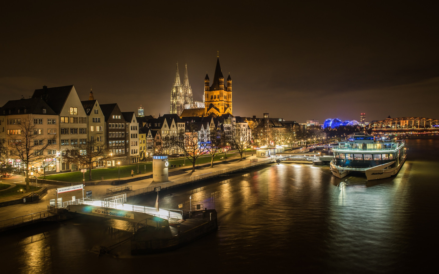 Den rhein. Кельн река Рейн. Кёльн город в Германии. Город на реке Рейн кёльн. Река Рейн в Германии.