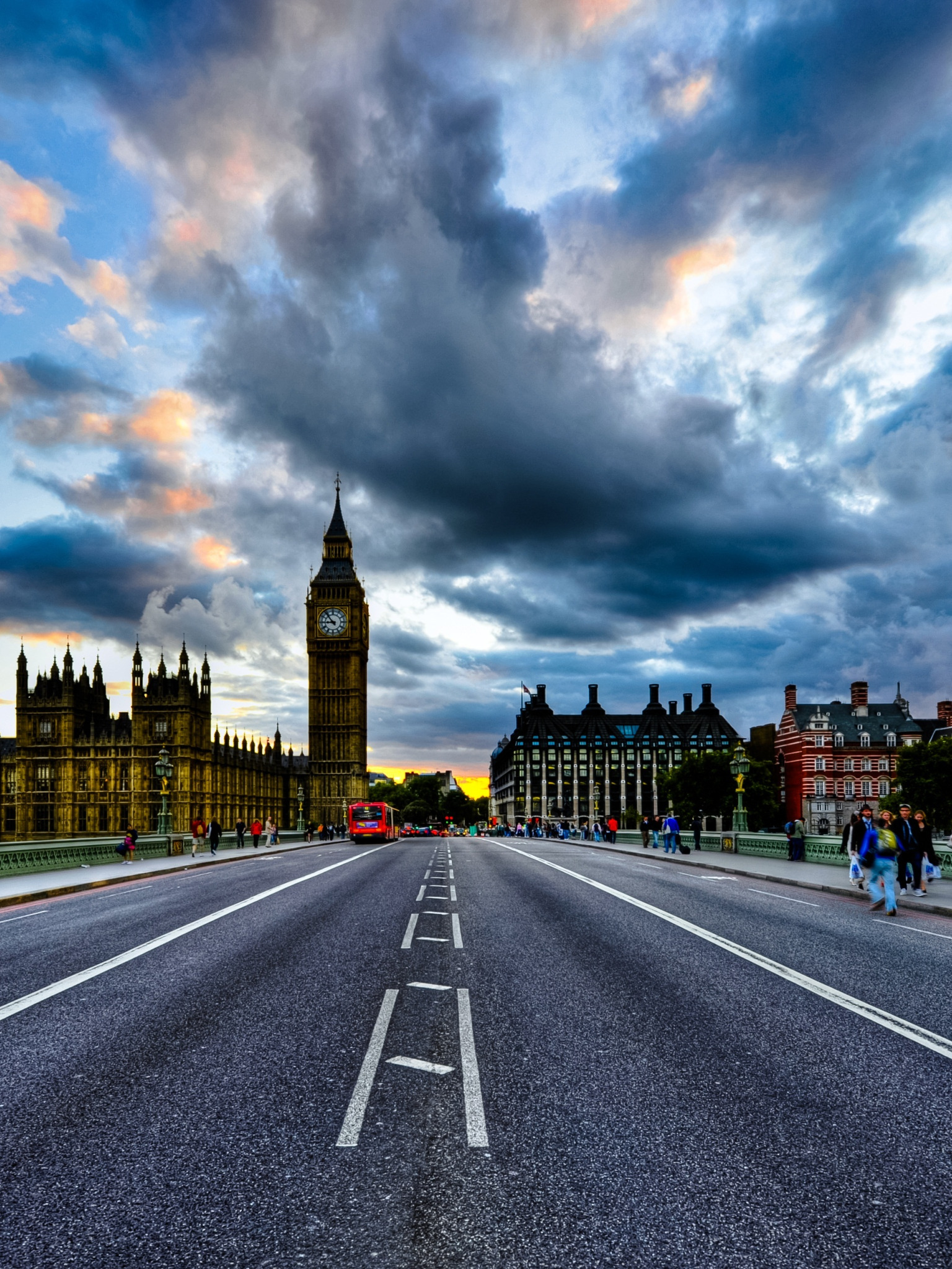 Amazing london. Валпепер Лондон. Британия Биг Бен пустая улица. Англия Лондон природа. Великобритания.