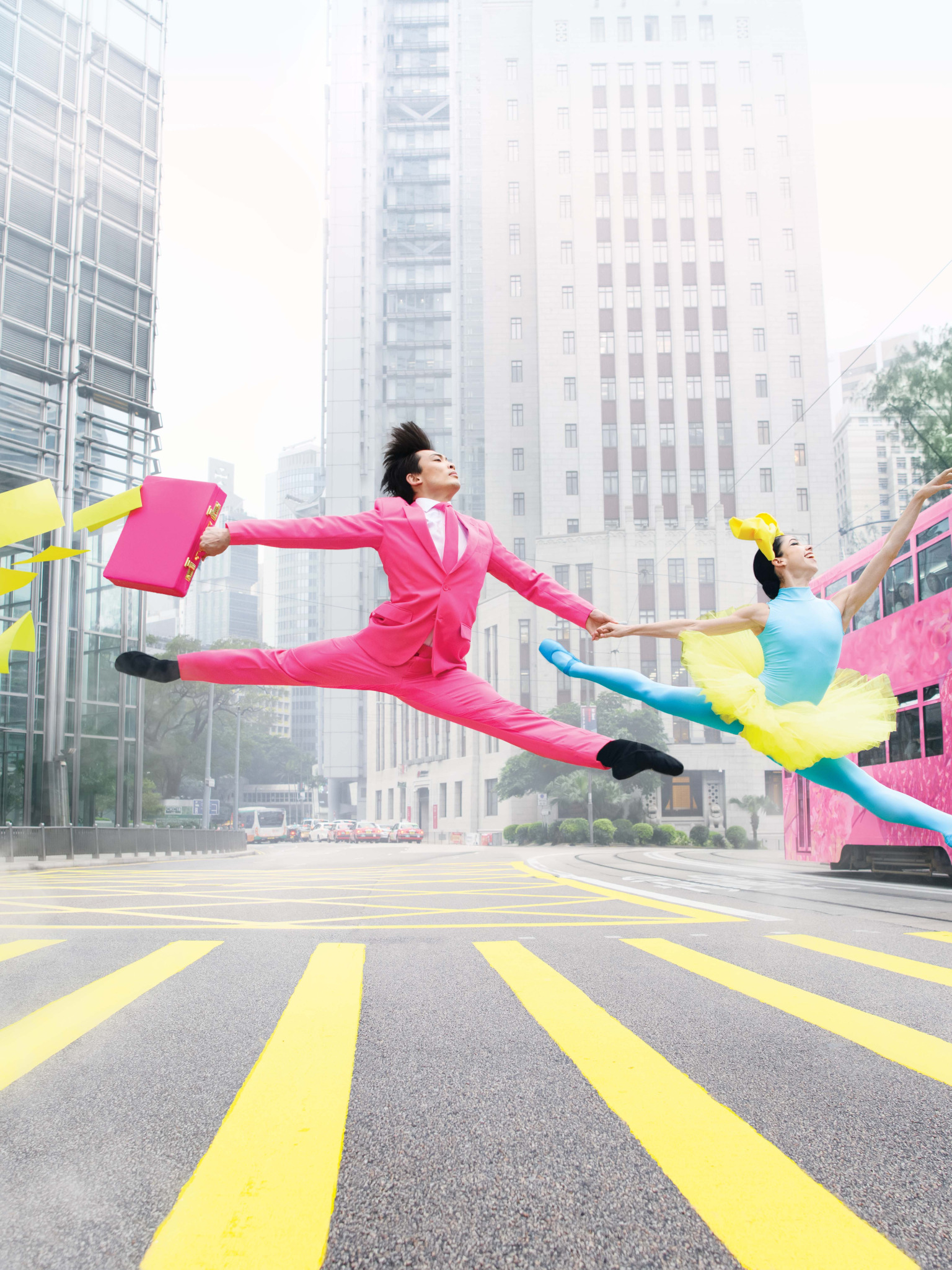Яркая реклама. Hong Kong Ballet. Гонконг работа танцор.