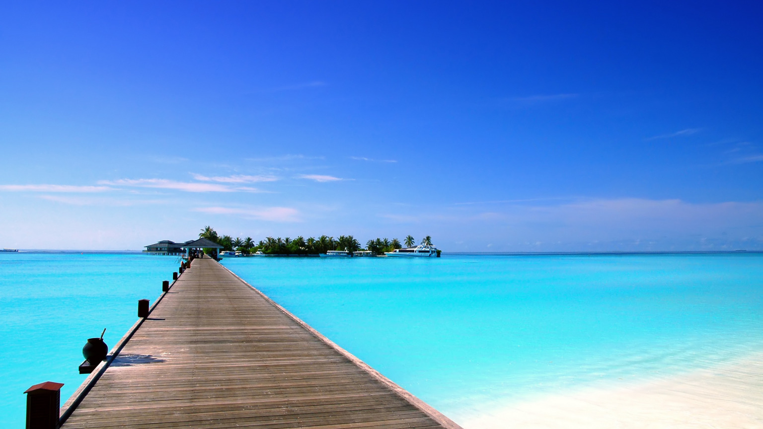 Остров обои айфон. Мальдивы Аравийское море. Мальдивы голубая Лагуна. Сан Айленд Мальдивы. Мальдивы Хитхадху.