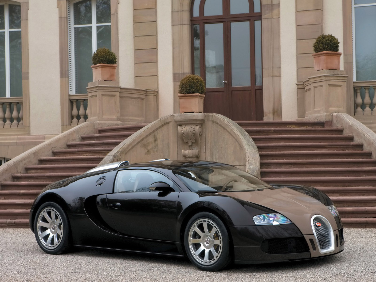 Автомобиль Bugatti Veyron Diamond Ltd золото