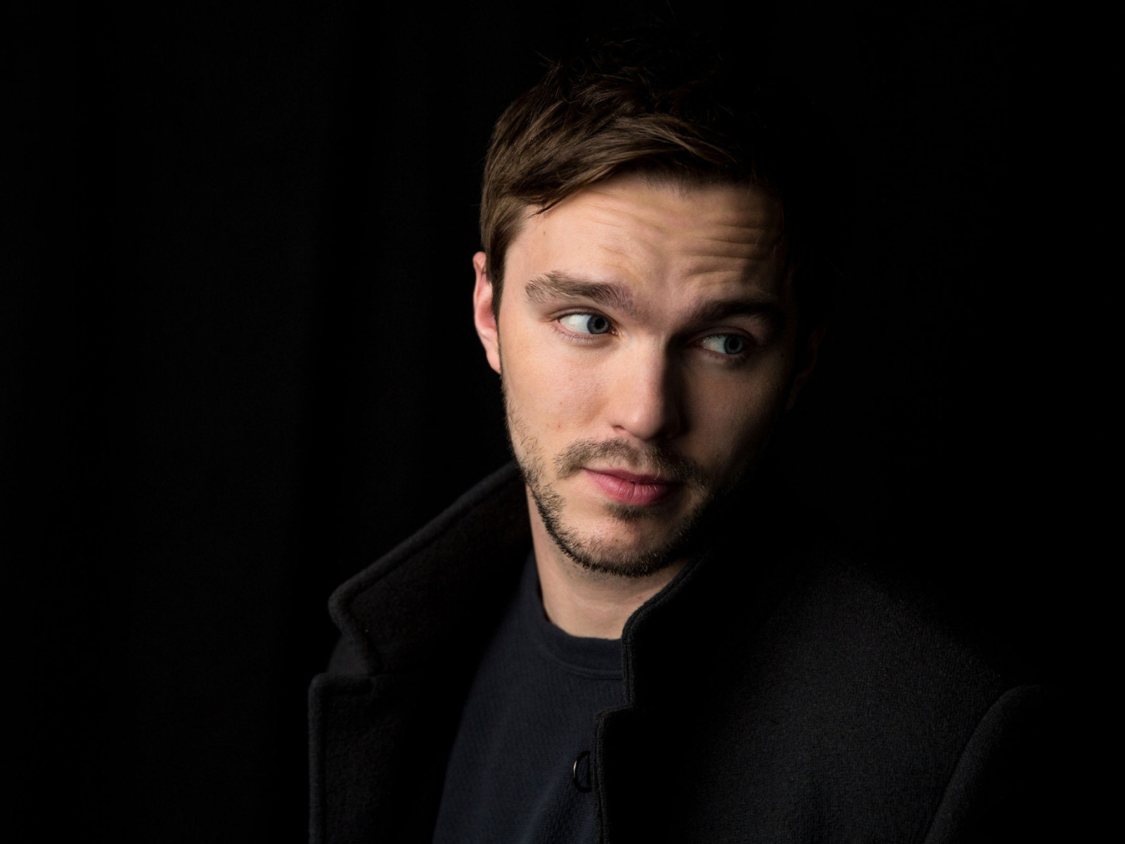 Саша черный актер. Nicholas Hoult. Николас Холт обои. Николас Холт игра престолов. Художник Nicholas Hoult.