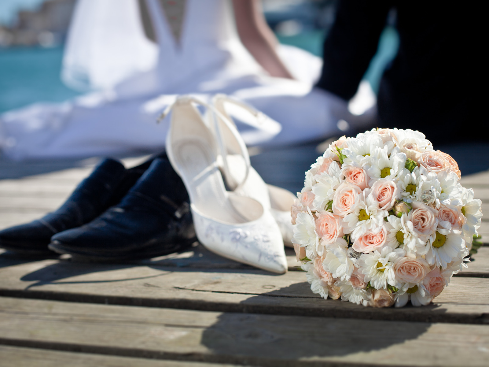 Flowers wed. Свадьба. Цветы на свадьбу. Обувь для жениха и невесты. Свадьба картинки.