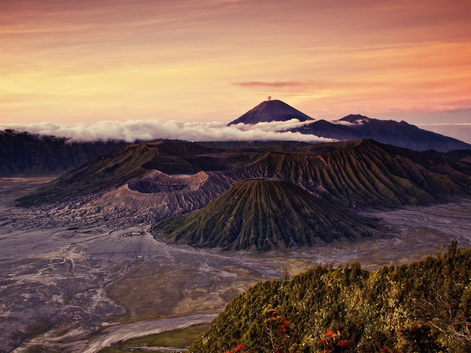 горы в индонезии