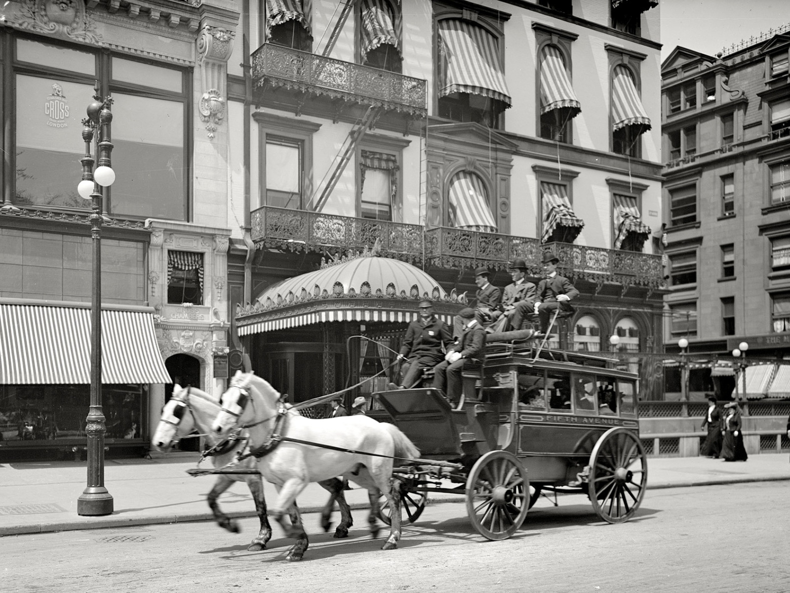 Прошлого века 18. 1900 Год 5 Авеню Нью-Йорк. Нью Йорк 1897 год. Нью-Йорк 1900 год фото. Нью Йорк 1903 год кони.