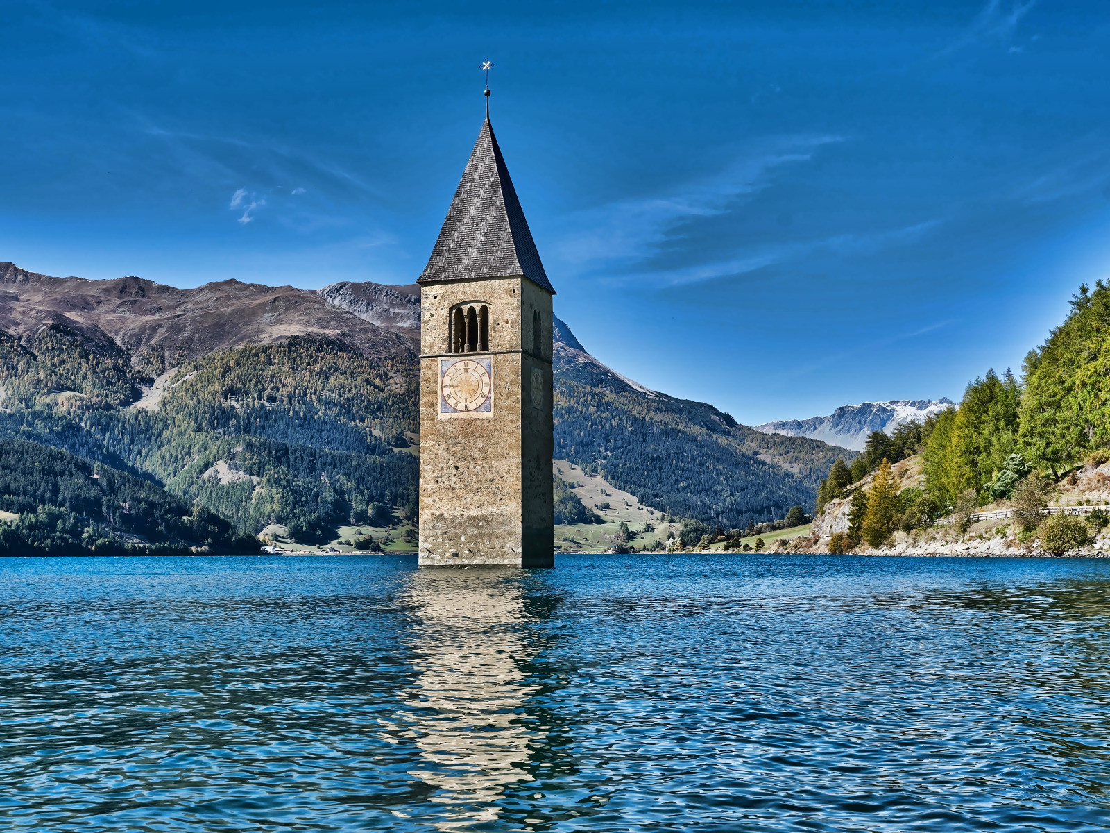 Краткое содержание озеро башня. Озеро Решензее Италия. Церковь природа. Башня на озере.
