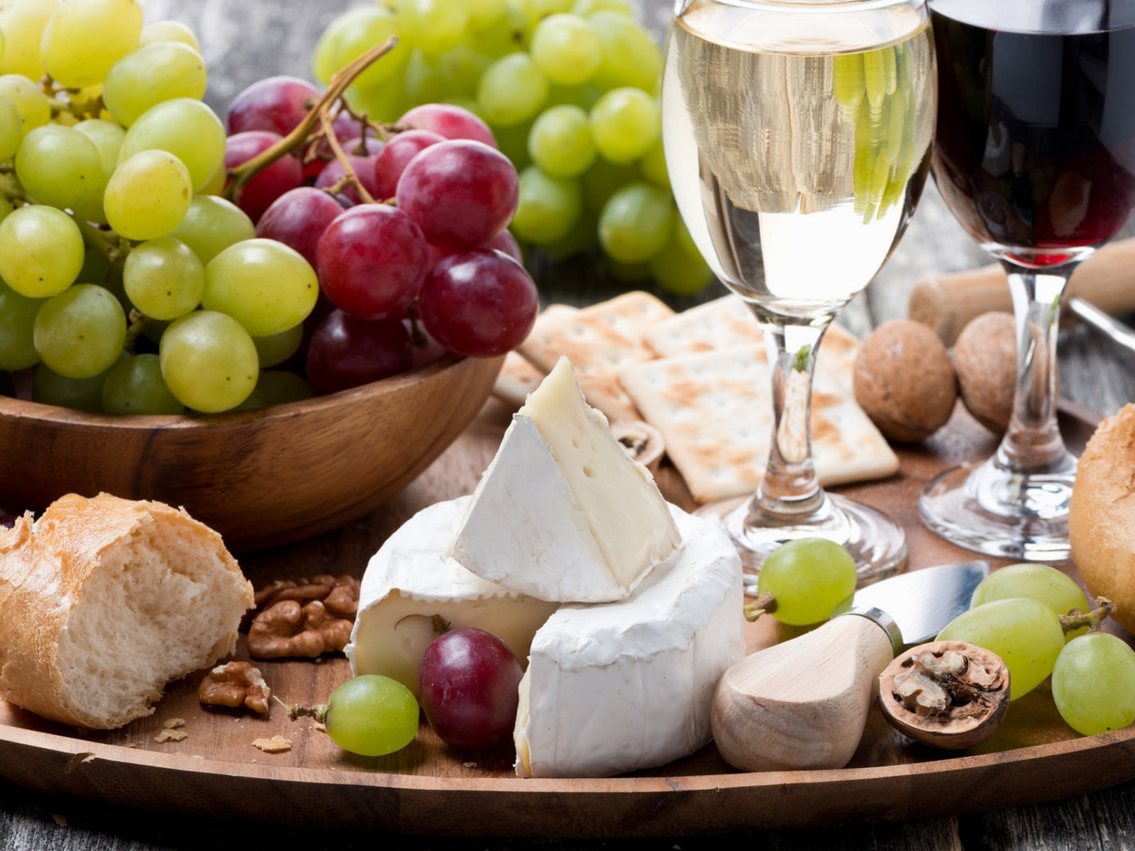 Белое вино к сыру. Сыр. Вино. Вино сыр фрукты. Сыр вино винодельня.