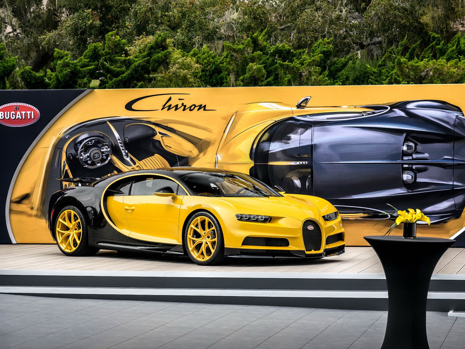 Bugatti black. Bugatti Chiron Yellow. Золотая Бугатти ЧИРОН. Бугатти Шерон Золотая. Bugatti Широн желтая.