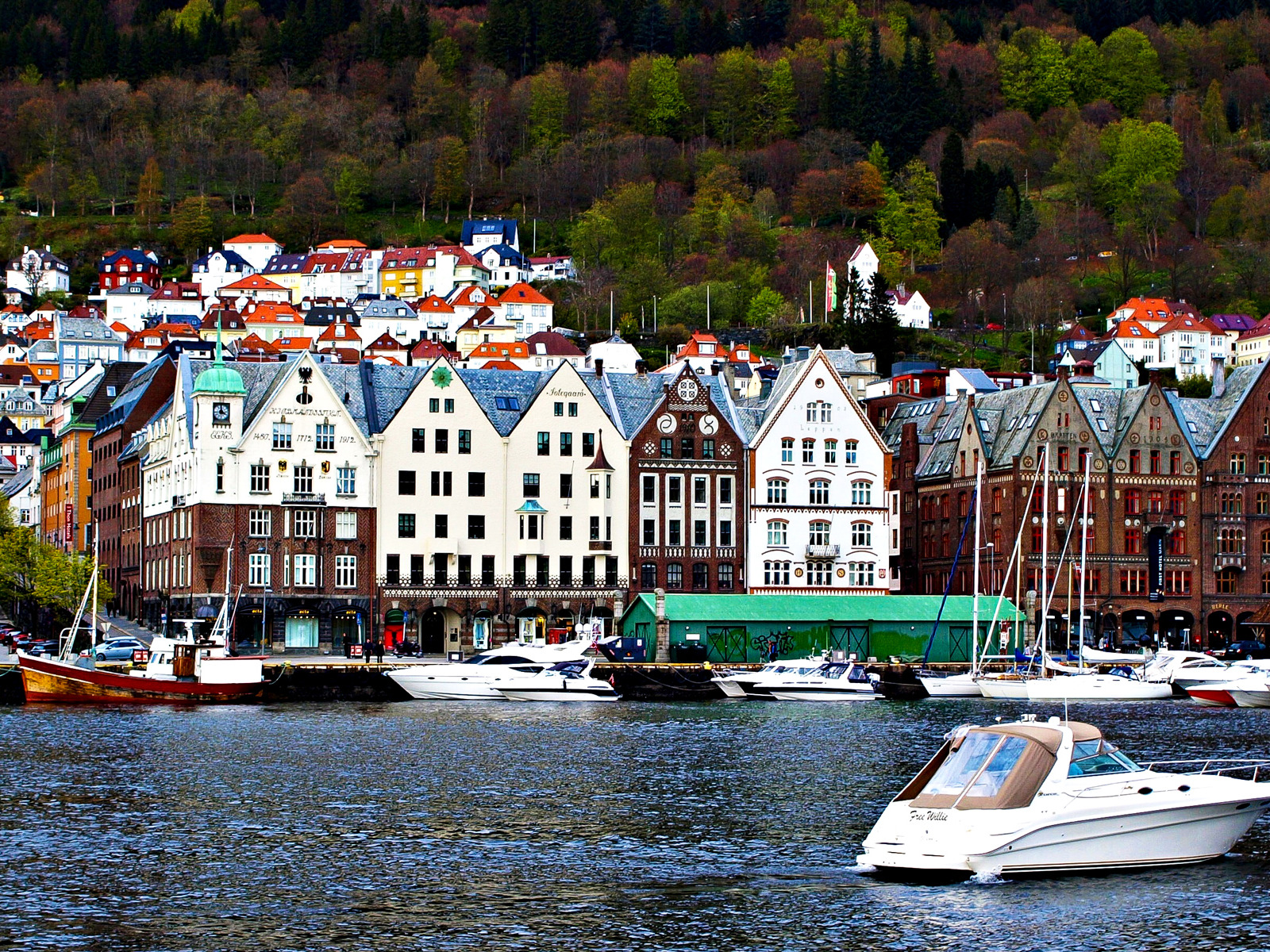 Драммен норвегия. Bergen Норвегия. Город Брюгген Норвегия. Берген остров.