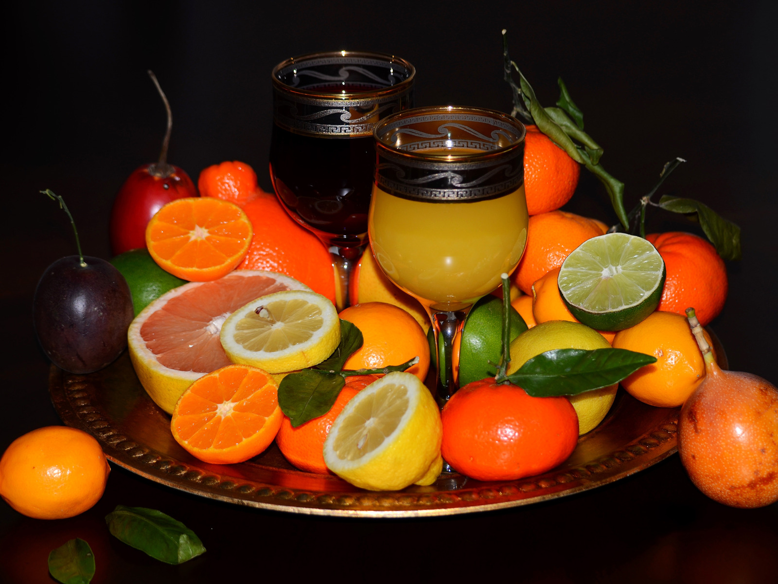 Питание фруктовыми соками. Лайм лимон апельсин мандарин. Цитрус мандарин +апельсин. Сок мандарин цитрус. Мандарин лимон лайм.
