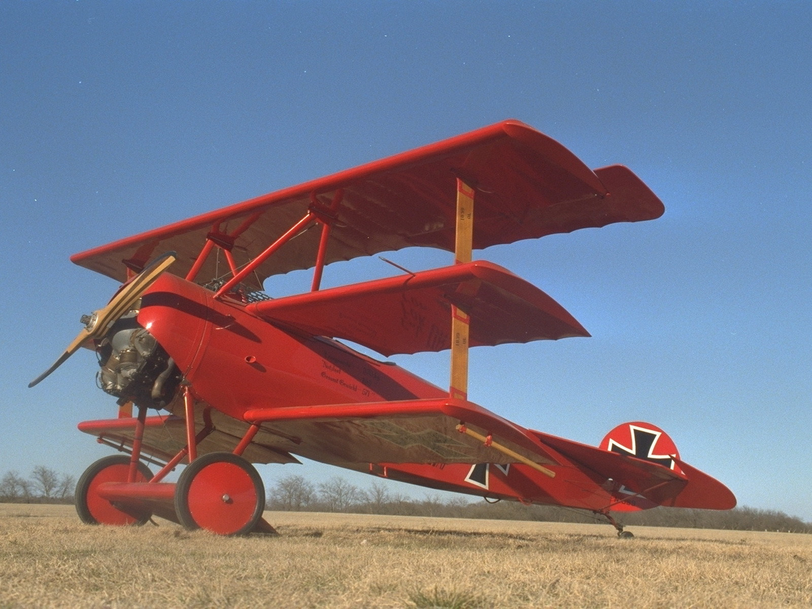 Самолетик 7 букв. Бипланы и трипланы. Моноплан биплан триплан. Триплан Fokker Dr.1. Кукурузник моноплан.