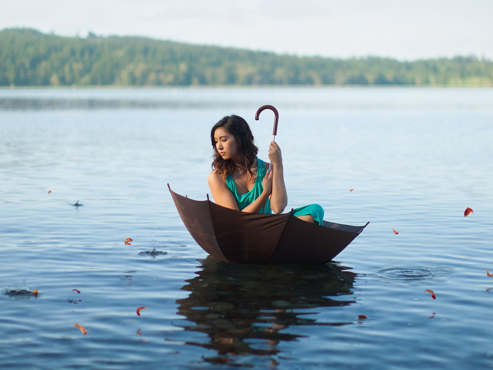 Lake girl. Девушка в лодке. Фотосессия в лодке. Фотосет на лодке. Девушка в лодке на озере.
