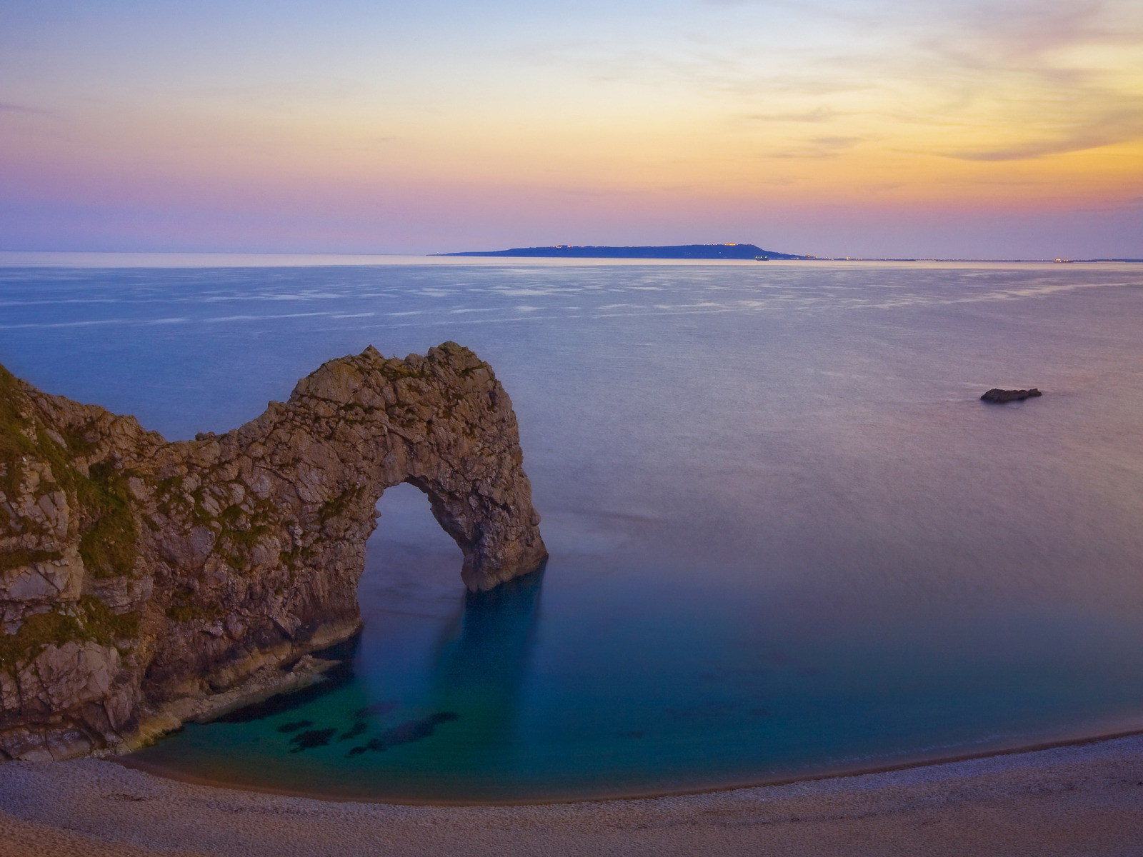 Арка небо. Durdle Door Love story. Durdle Door couple.