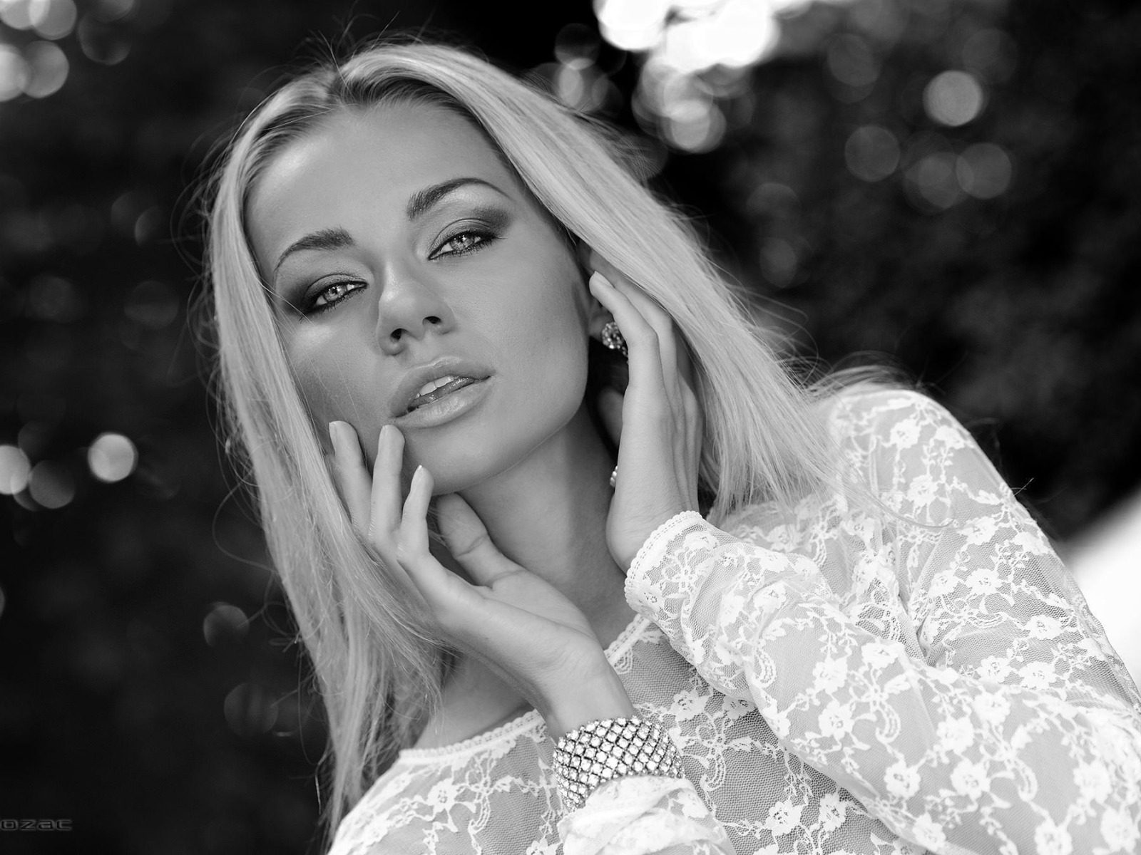 глаза, девушка, руки, ч/б, губы, прикосновение, красивая, photographer