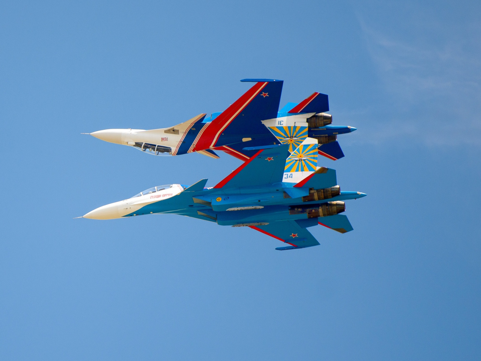 Группа боевых самолетов. Су-27уб русские Витязи. Су-27 пилотажная группа "русские Витязи. Су 30 Стрижи. Пилотажная группа Су-34.