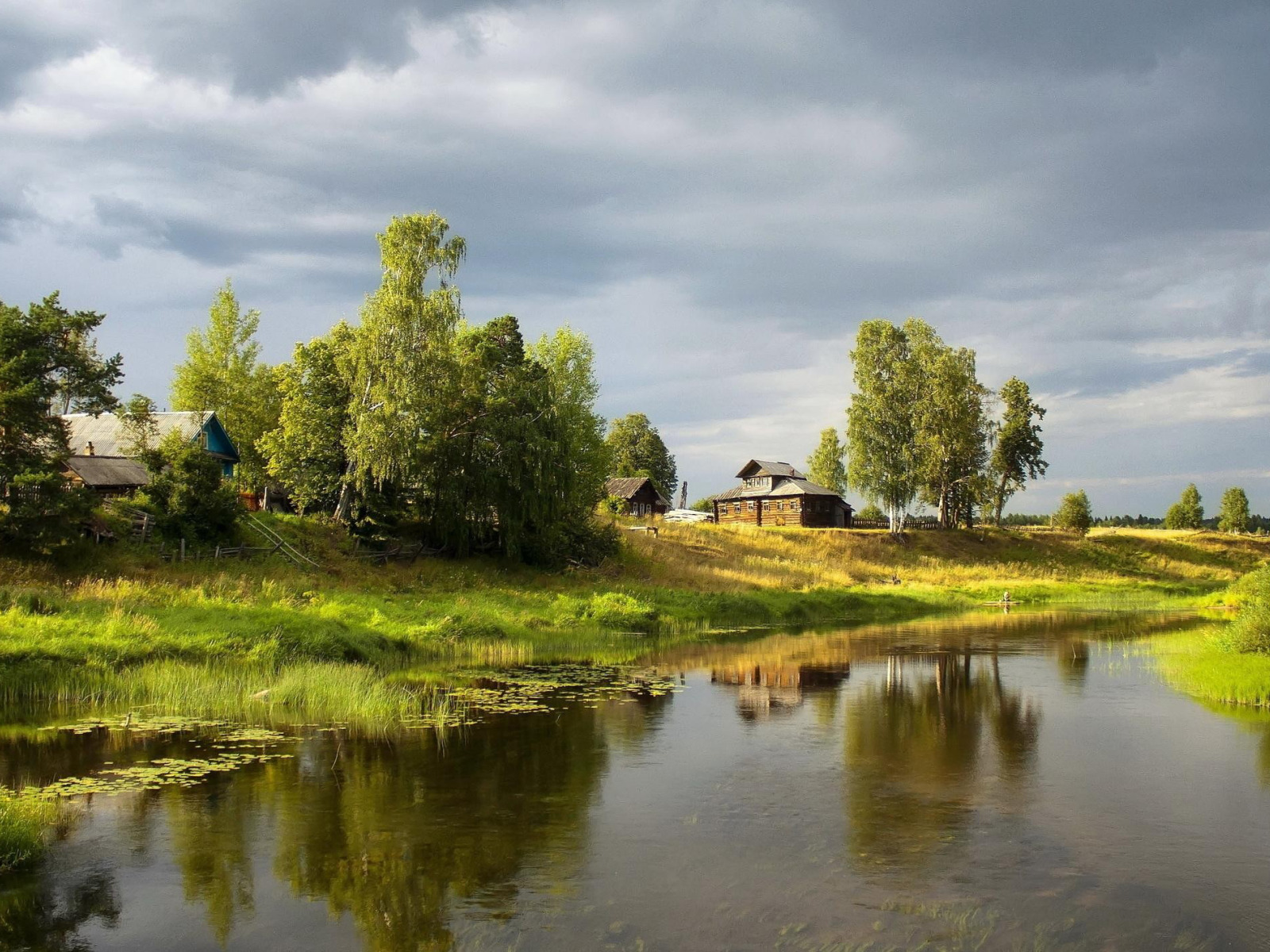 Берег речки в деревне