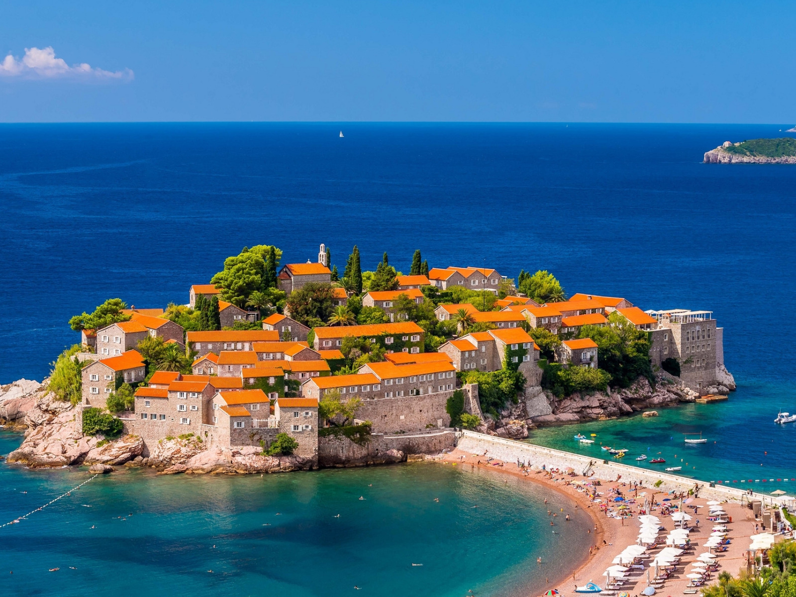 Адриатическое море острова. Адриатическое море Черногория. Sveti Stefan Черногория. Адриатическое море Черногория Будва.