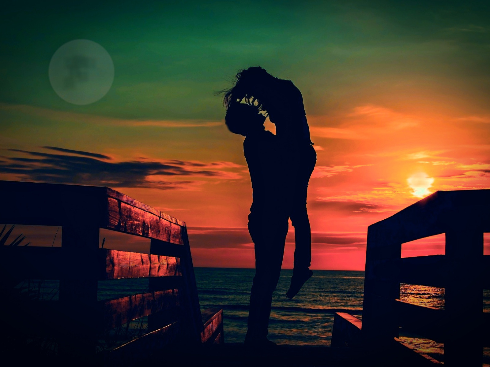 Download romance. Влюбленные на закате. Парень и девушка на закате. Объятия на закате. Поцелуй на закате.