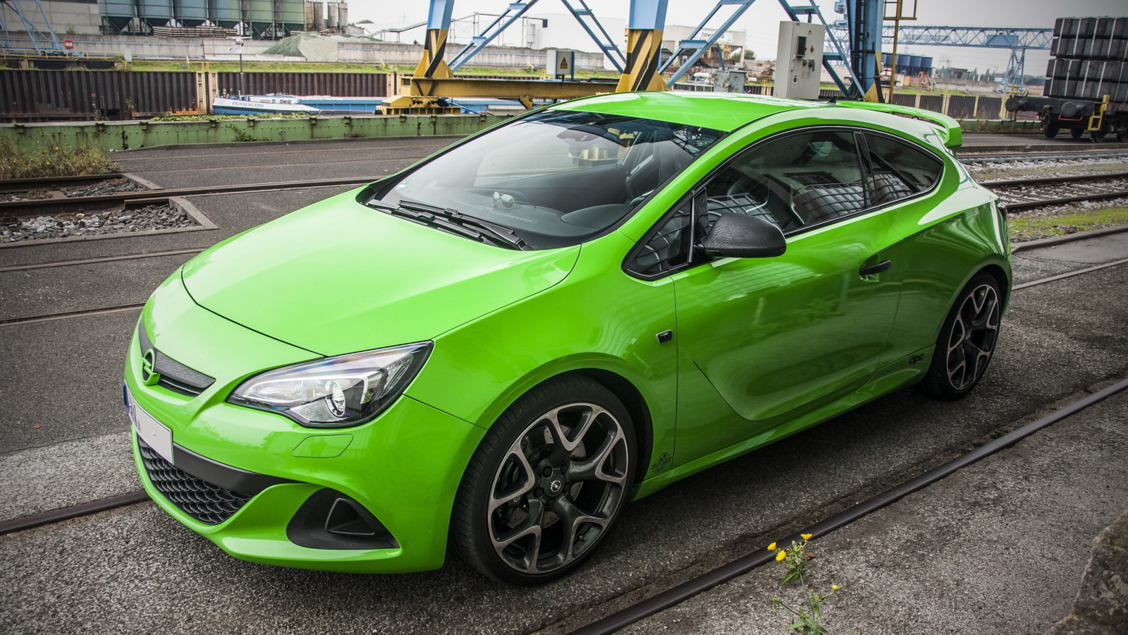 Цвета opel astra j. Opel Astra j GTC Green. Opel Astra j GTC зеленая. Opel Astra OPC зеленая. Opel Astra салатовый.