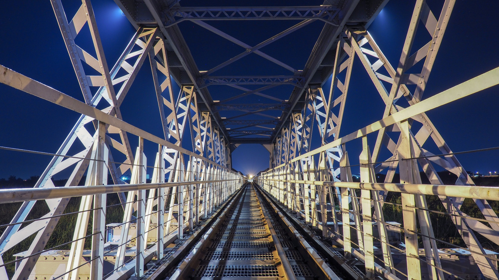 Быть построена в любом. Металлические конструкции мостов. Металлическая ферма моста. Мост металлоконструкции. Железнодорожный металлический мост.