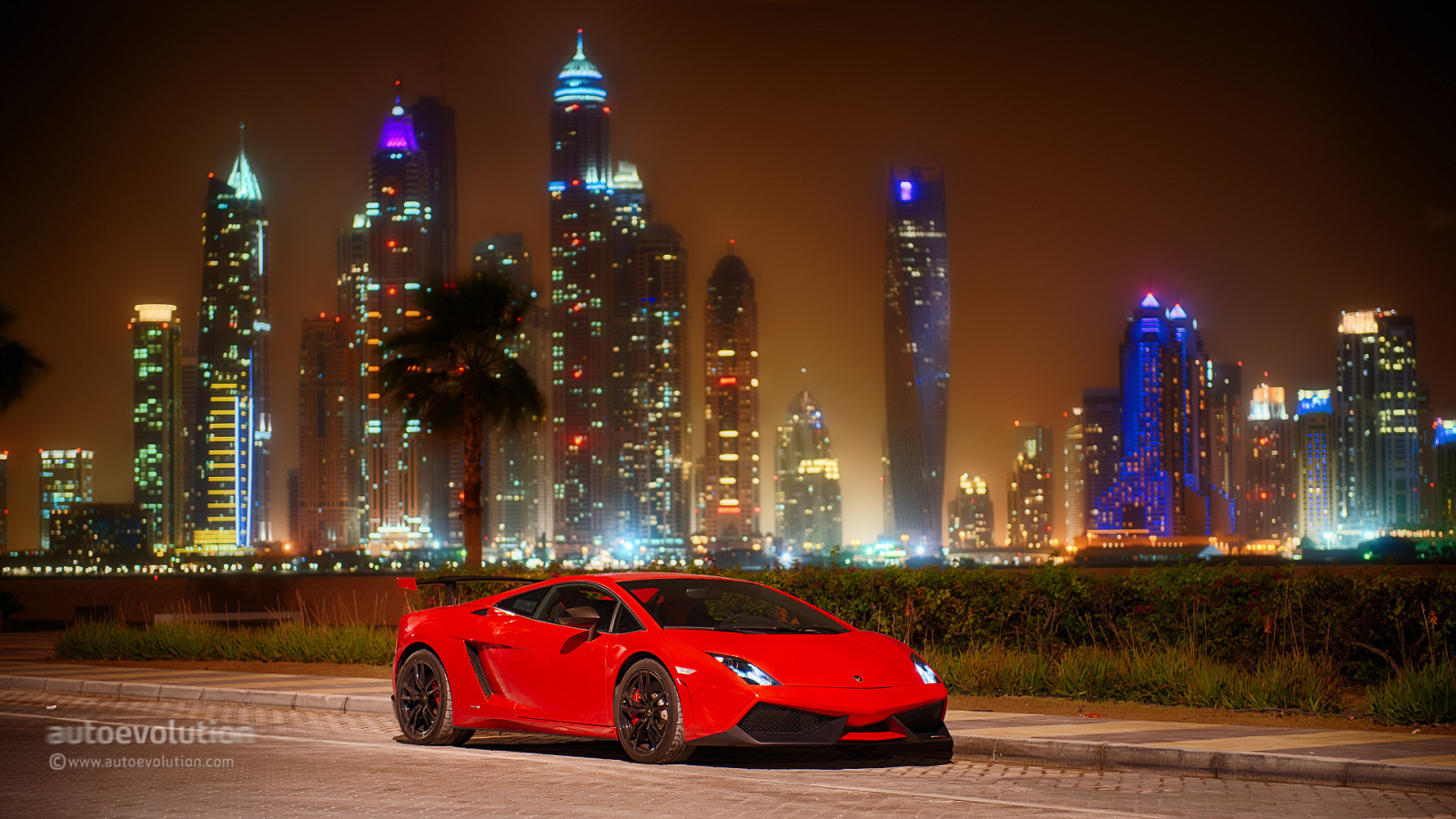 Big city cars. Ламборджини в Дубае. 8к Дубай. Дубай машины Ламборджини. Ламборгини ночной Дубай.
