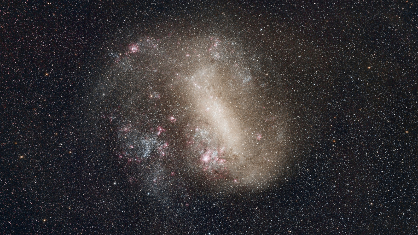 Магеллановы облака песни. Малое Магелланово облако Галактика Млечный путь. Карликовая BCG-Галактика. Большое Магеллановое облако. Космос мало звезд.