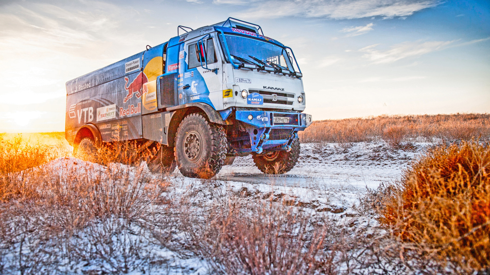 Скачать обои Зима, Снег, Грузовик, Мастер, Kamaz, Rally, Dakar, Камаз,  раздел грузовики в разрешении 1600x900