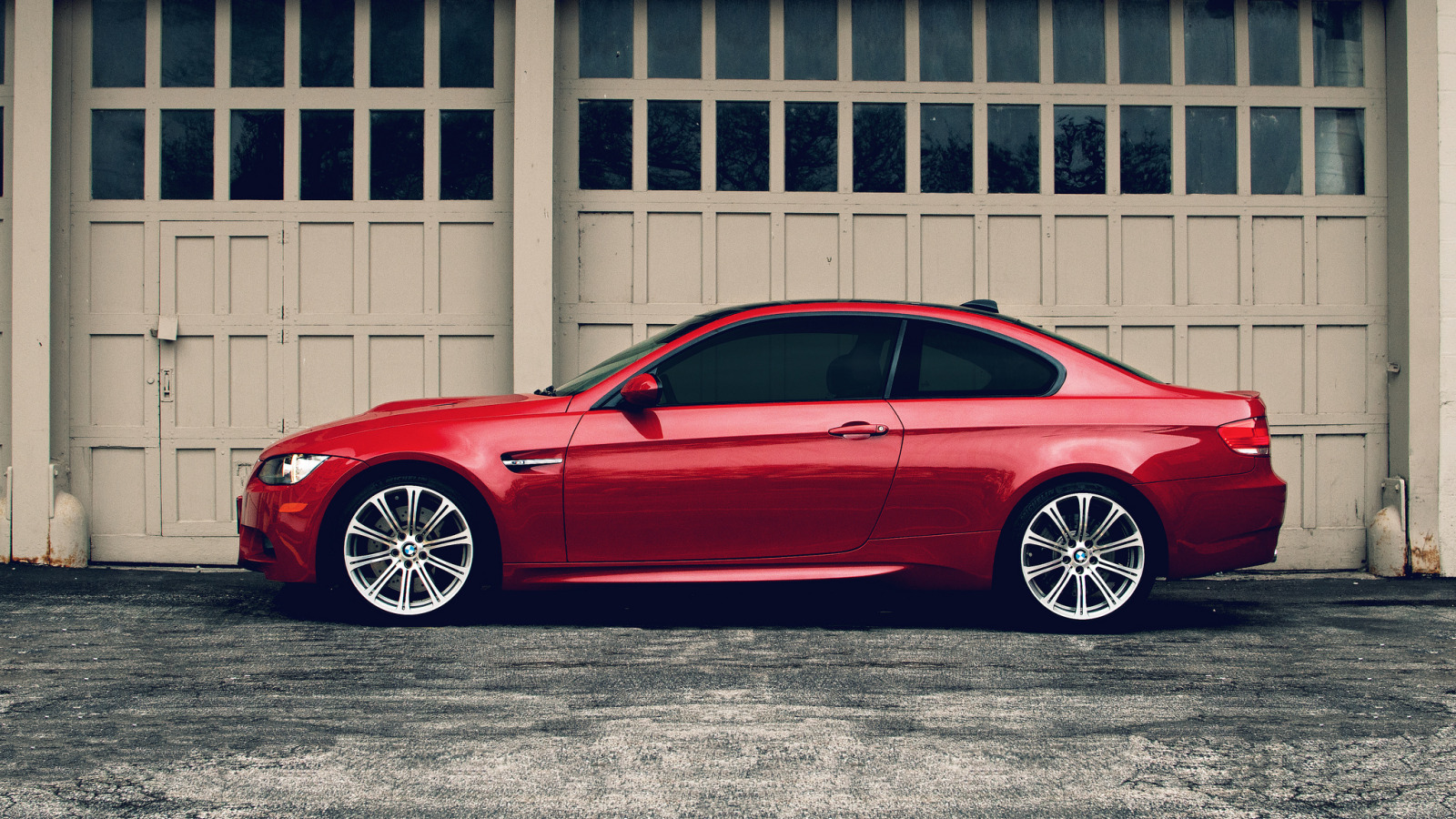 Ред е. BMW m3 e92 Red. BMW e92 красная. BMW 3 красная e92. БМВ е92 бордовый.