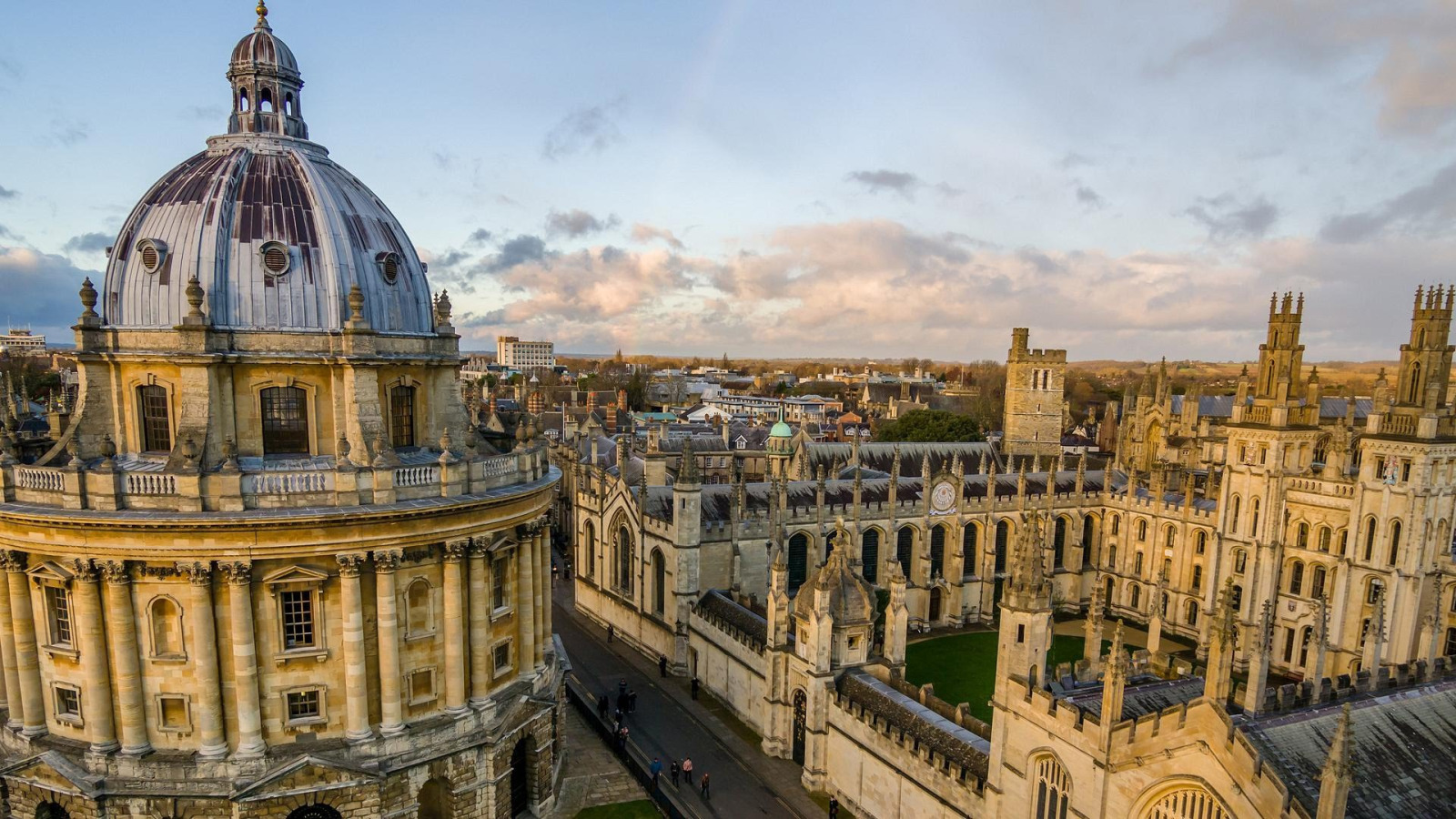 Oxford university english. Оксфорд университет. Оксфордский университет Великобритания. Сити-оф-Оксфорд. Оксфорд и Кембридж.