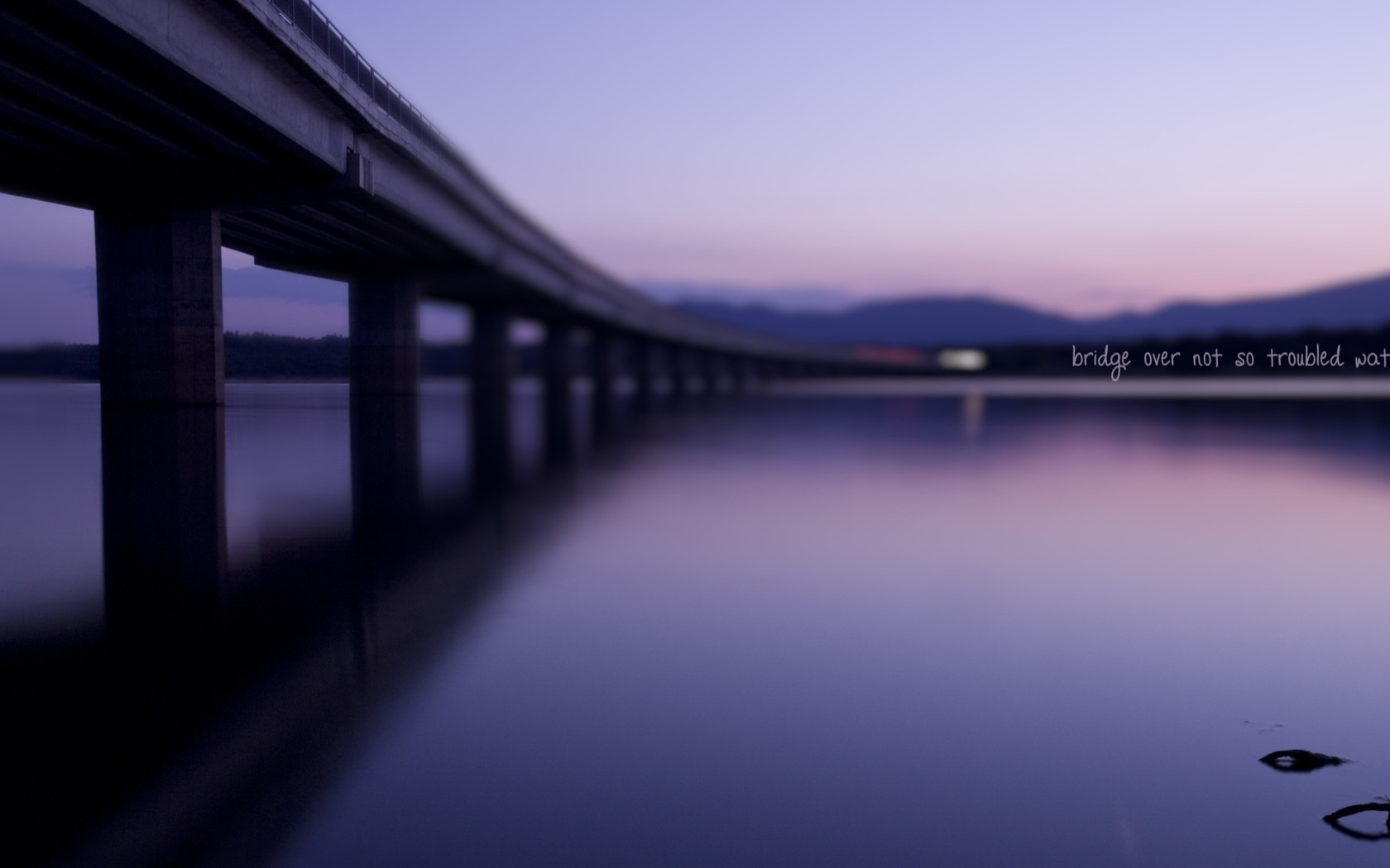 Размыт мост. Надпись на мосту. Текстура моста под которым вода. Размытое отражение моста в воде рисунок. Фото на мостике у воды.