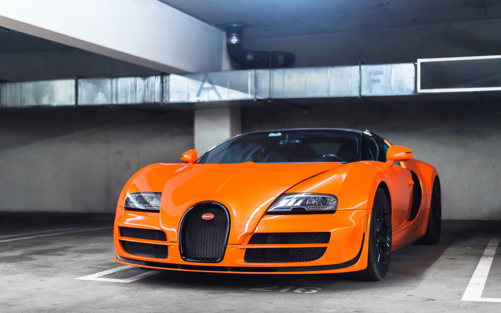 Orange sport. Бугатти Вейрон оранжевая. Bugatti Veyron оранжевая. Bugatti Grand Sport Vitesse Orange. Бугатти Вейрон Витесс оранжевый.