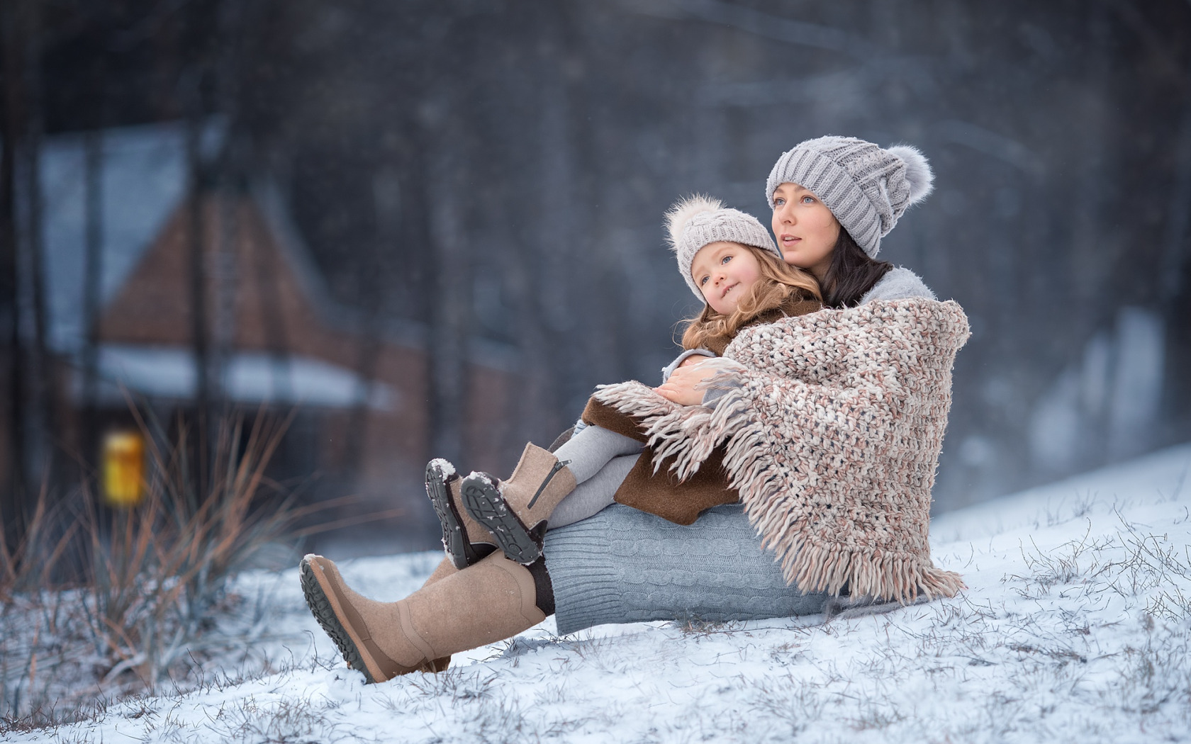 Зимняя фотосессия. Девочка зимой. Девушка с ребенком зимой. Зима для детей.