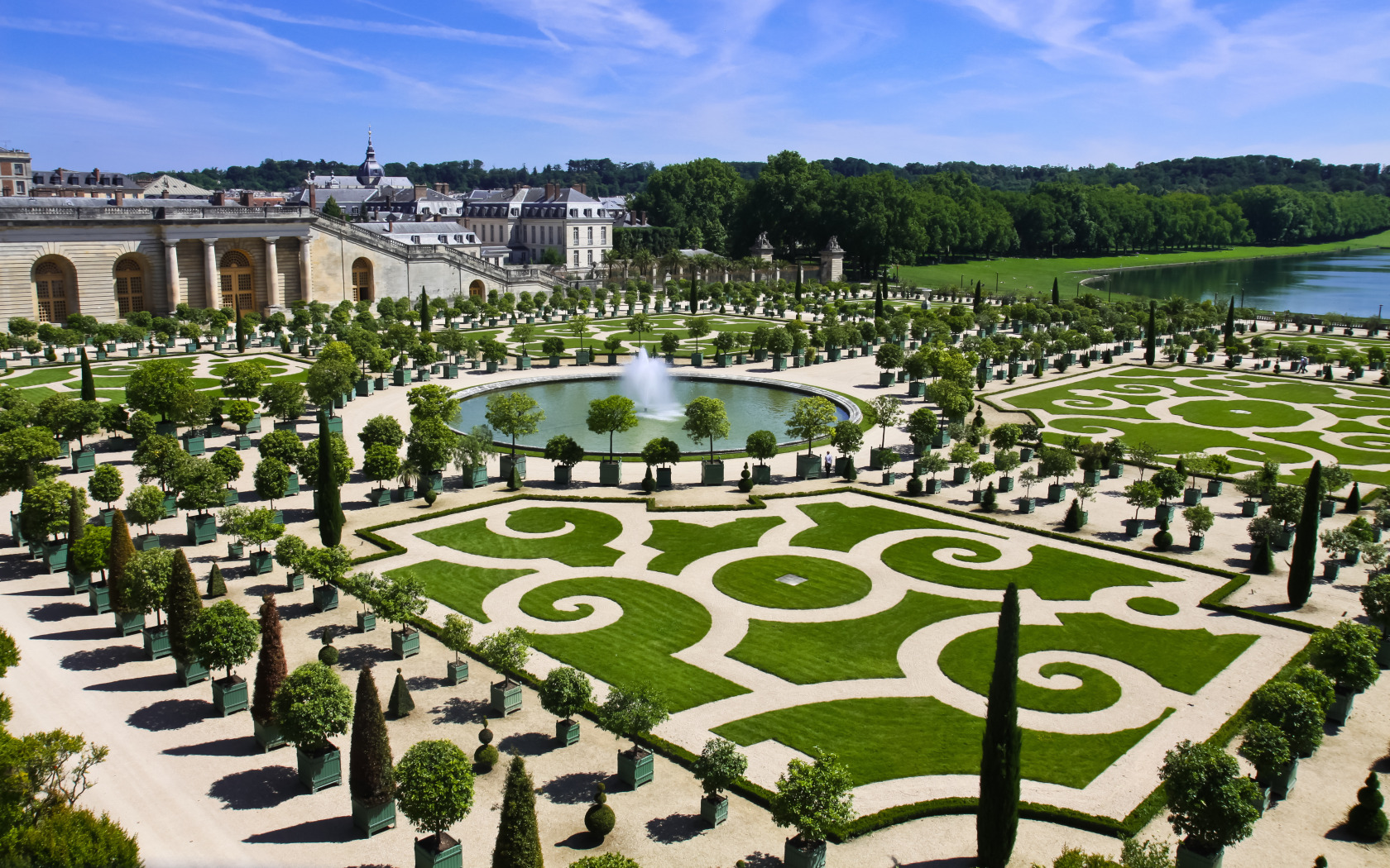 Французский регулярный парк. Версальский дворец и парк. Садовый партер Версальского дворца. Версальский парк 2022. Парки Шато де Версаль.