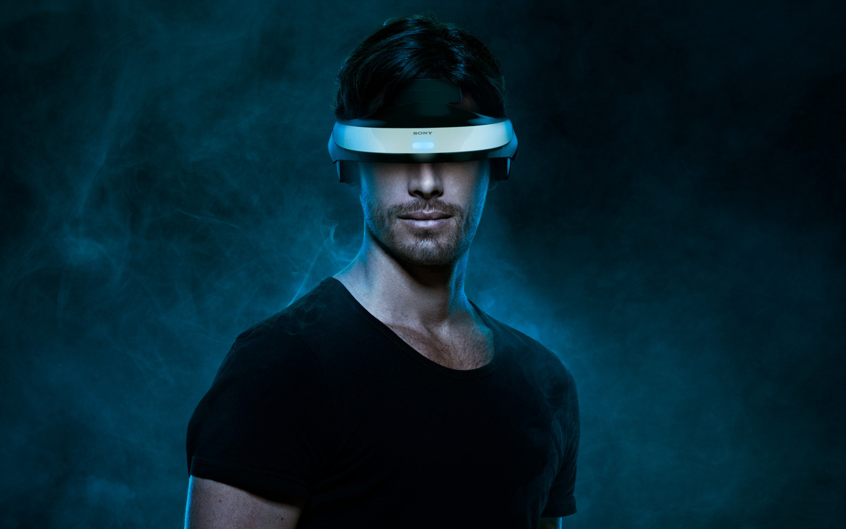 Игрок vr. Sony HMZ-t1. Виртуальная реальность черный фон. Мужчина в очках виртуальной реальности. Очки виртуальной реальности на черном фоне.