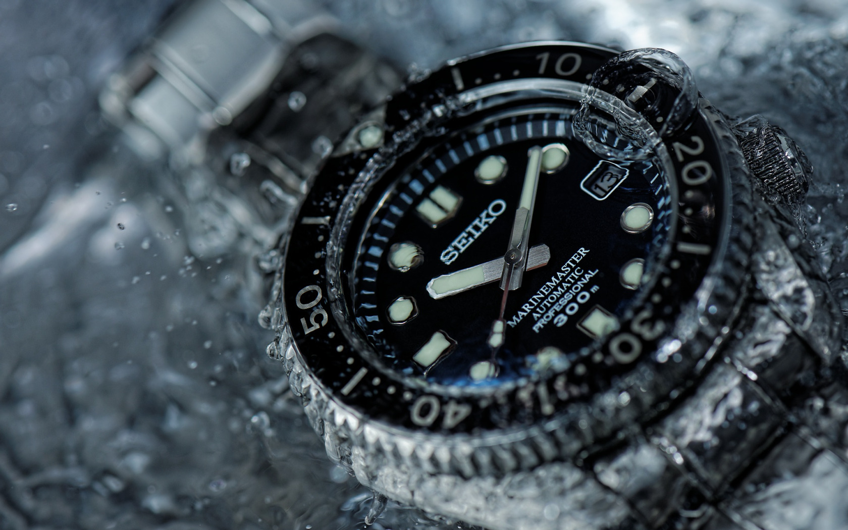 Стоки часов. Сейко макро. Seiko d138. Часы наручные вода. Часы под водой.