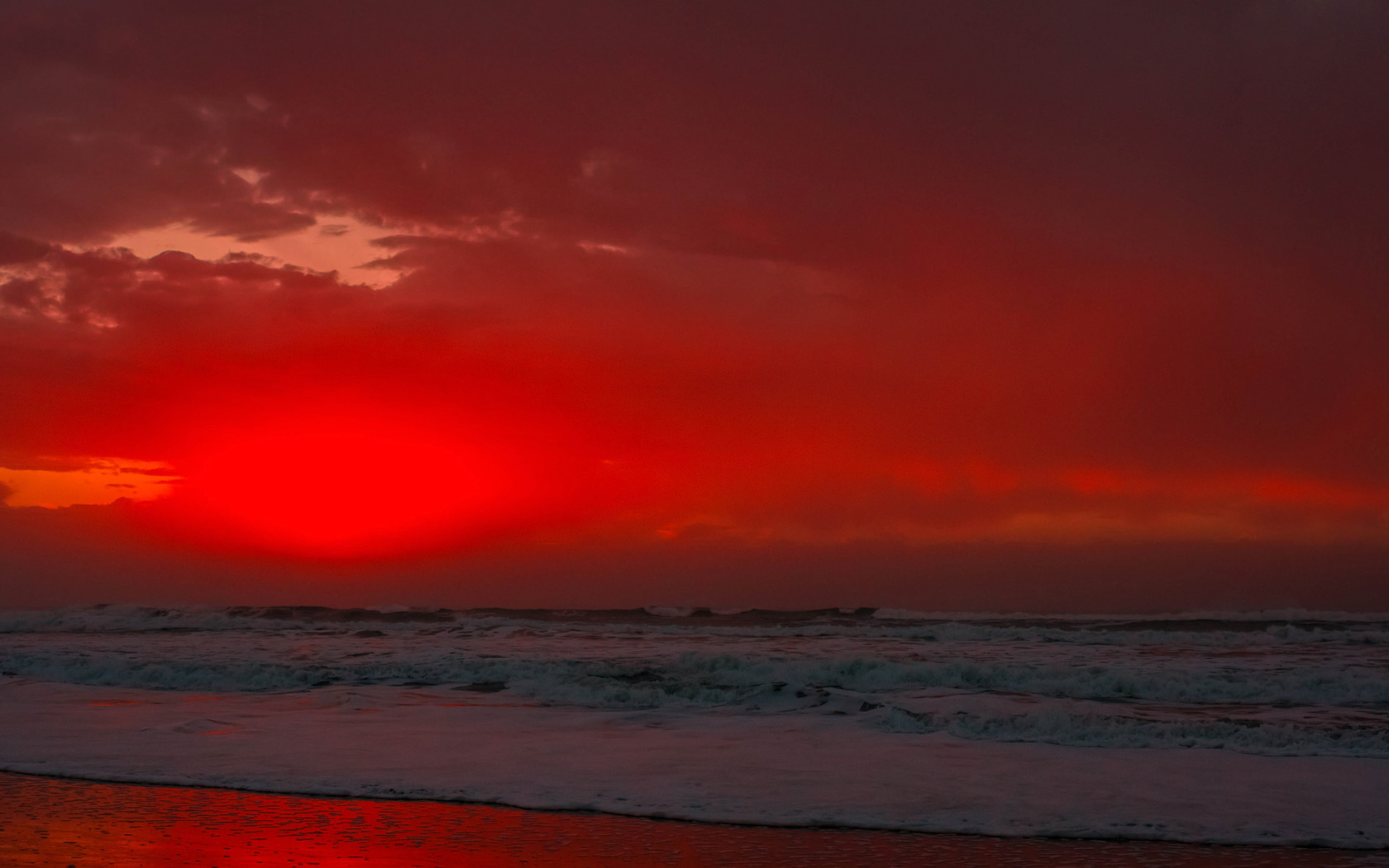 Красный закат предложение. Красный закат на море. Красный рассвет на море. Красный океан.