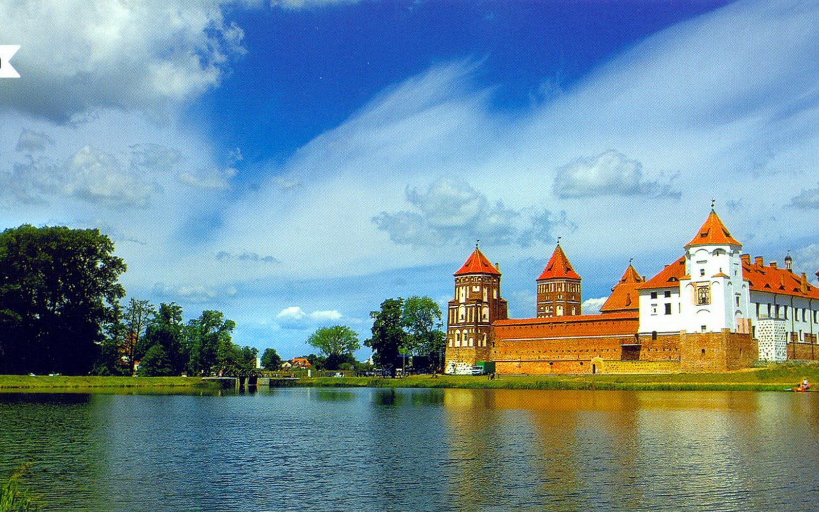 Mir castle. Минск Мирский замок. Мирский замок пруд. Замок мир в Белоруссии. Мирский замок (п. мир).