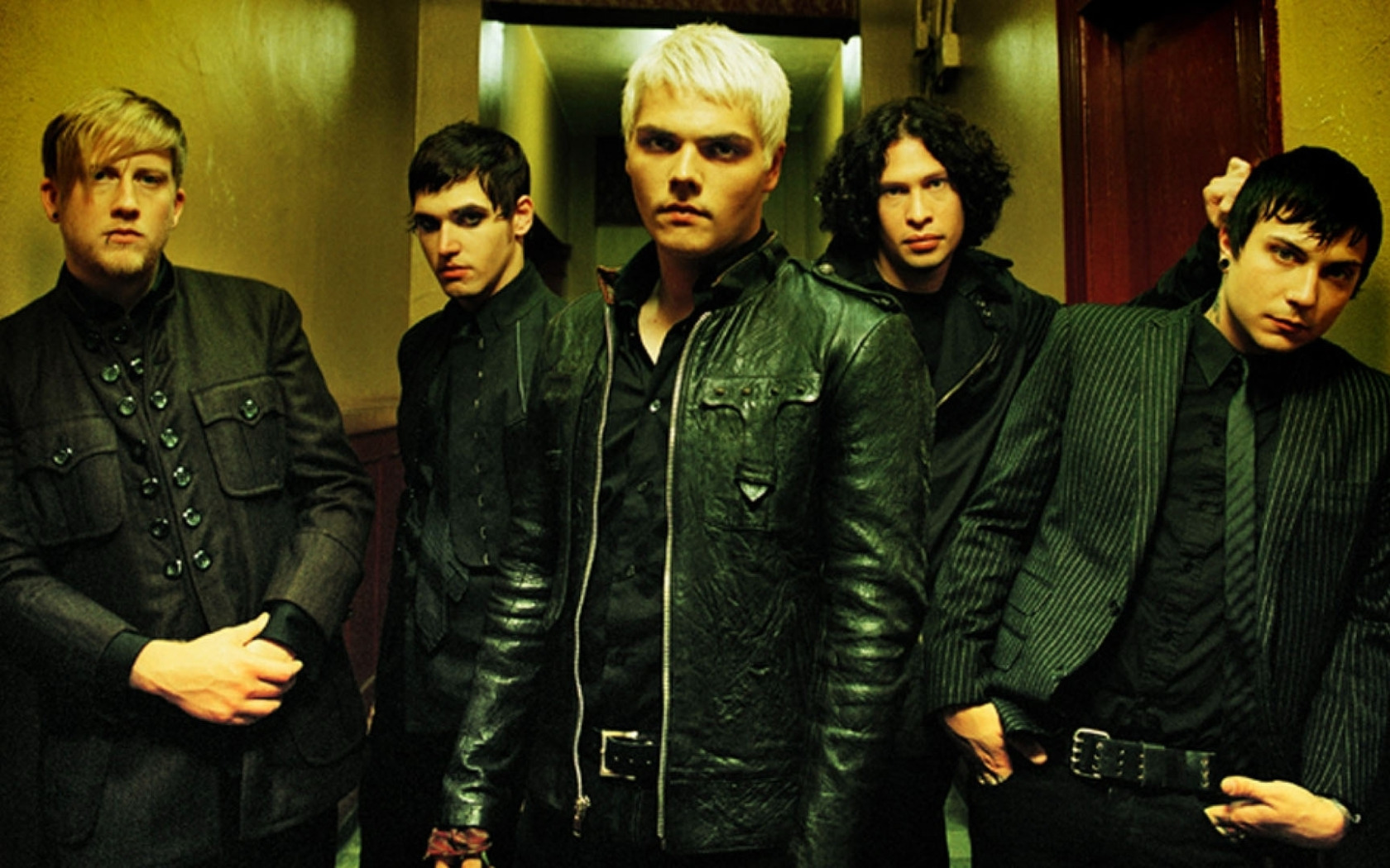 Mine chemistry. Группа my Chemical Romance. Группа май Кемикал романс. My Chemical Romance 2003. My Chemical Romance сейчас.