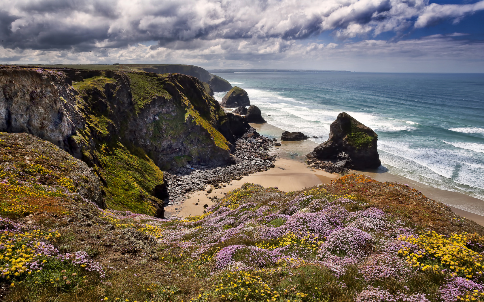 Cornwall england. Корнуэлл Англия. Пляж Bedruthan steps, Корнуолл Англия. Шотландия Корнуолл. Северный побережья Корнуолла.