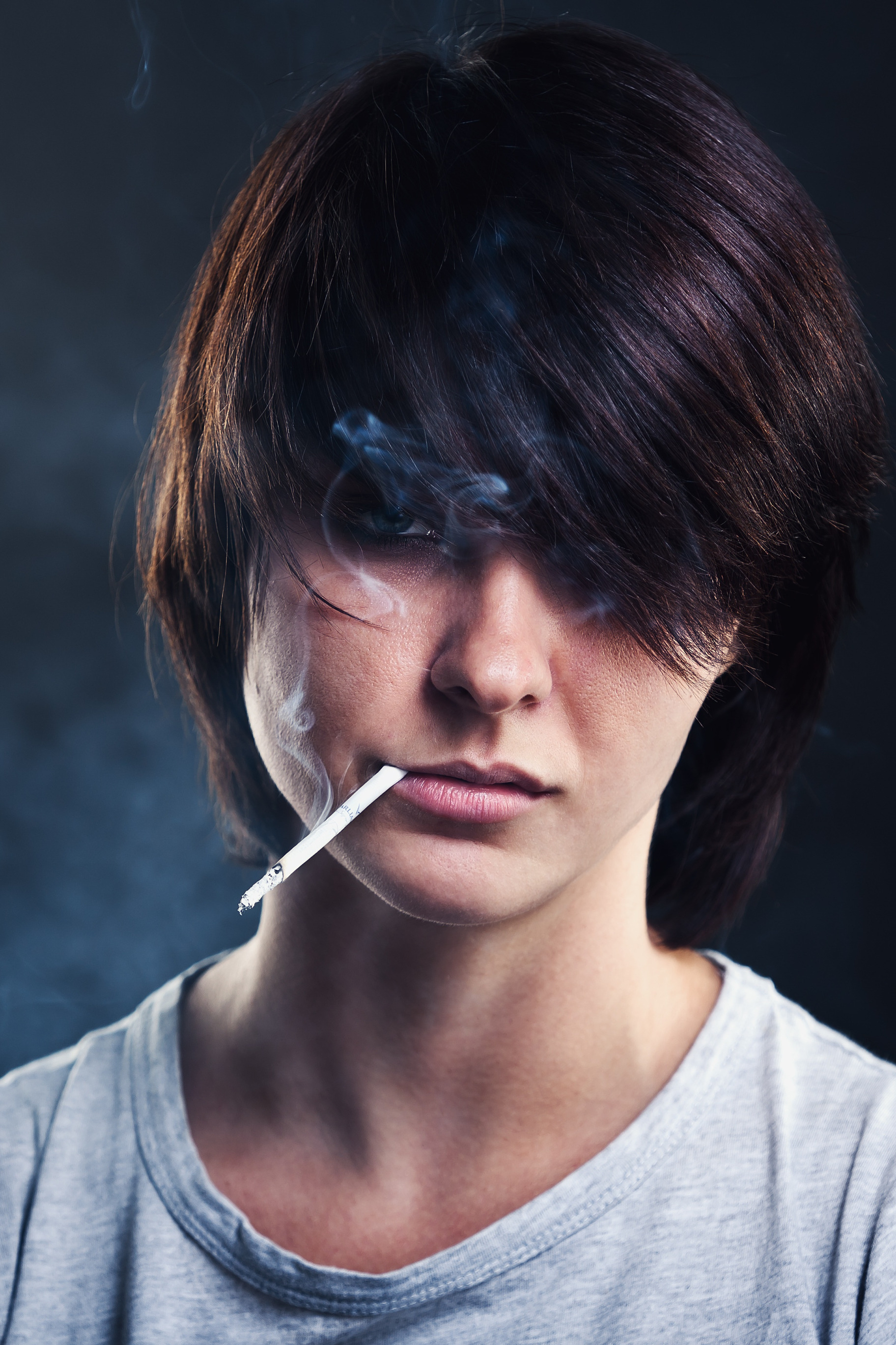 девушка, лицо, сигарета, челка, t-shirt, COSMOSTARS