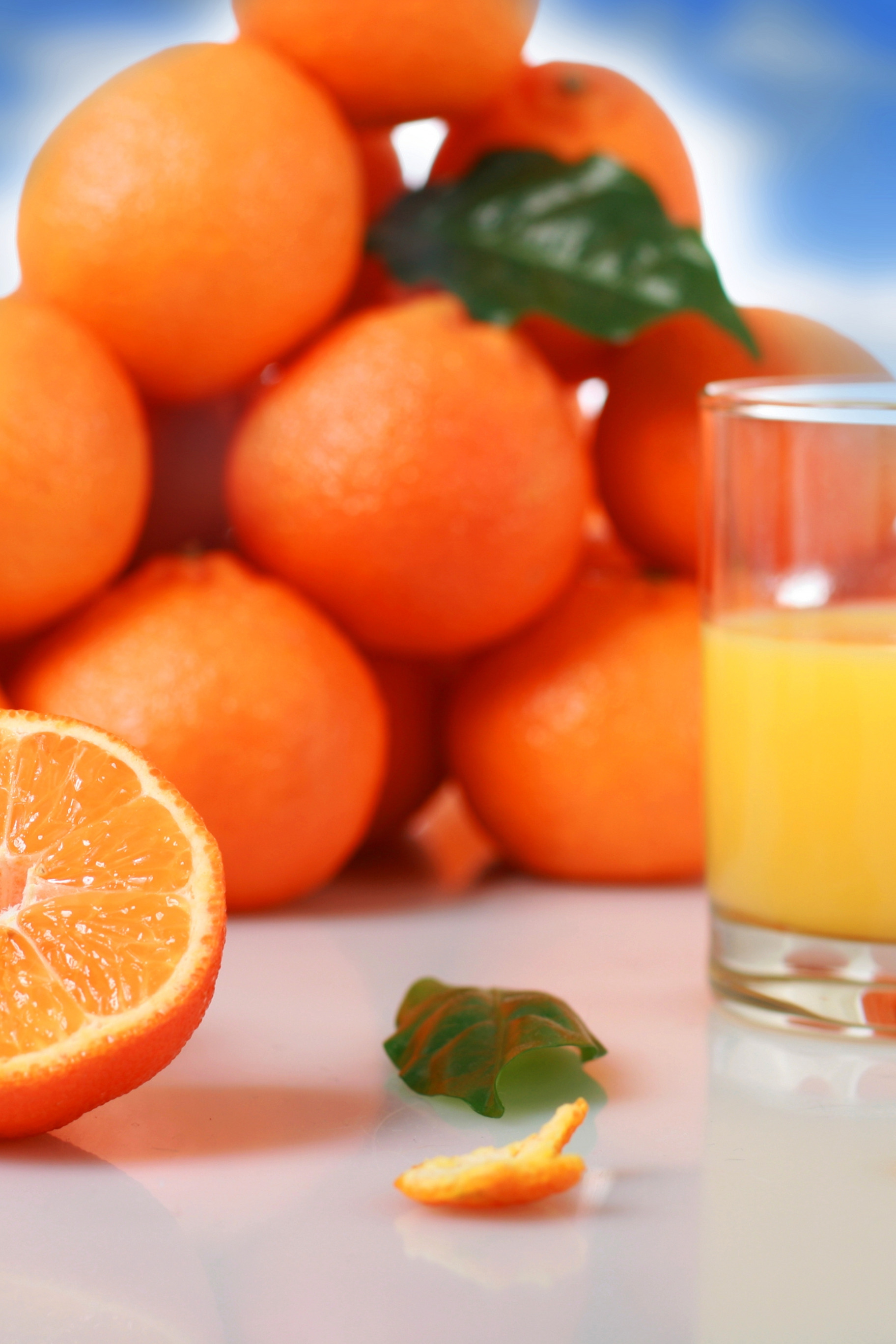 Сок апельсиновой цедры. Апельсины для сока. Цитрусовый сок. Витамин c с апельсином.