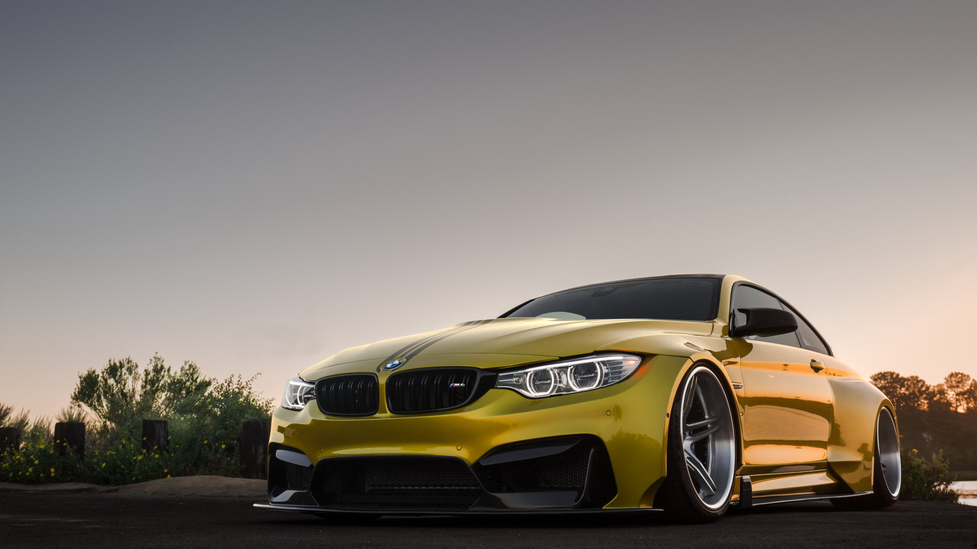 BMW m4 Золотая