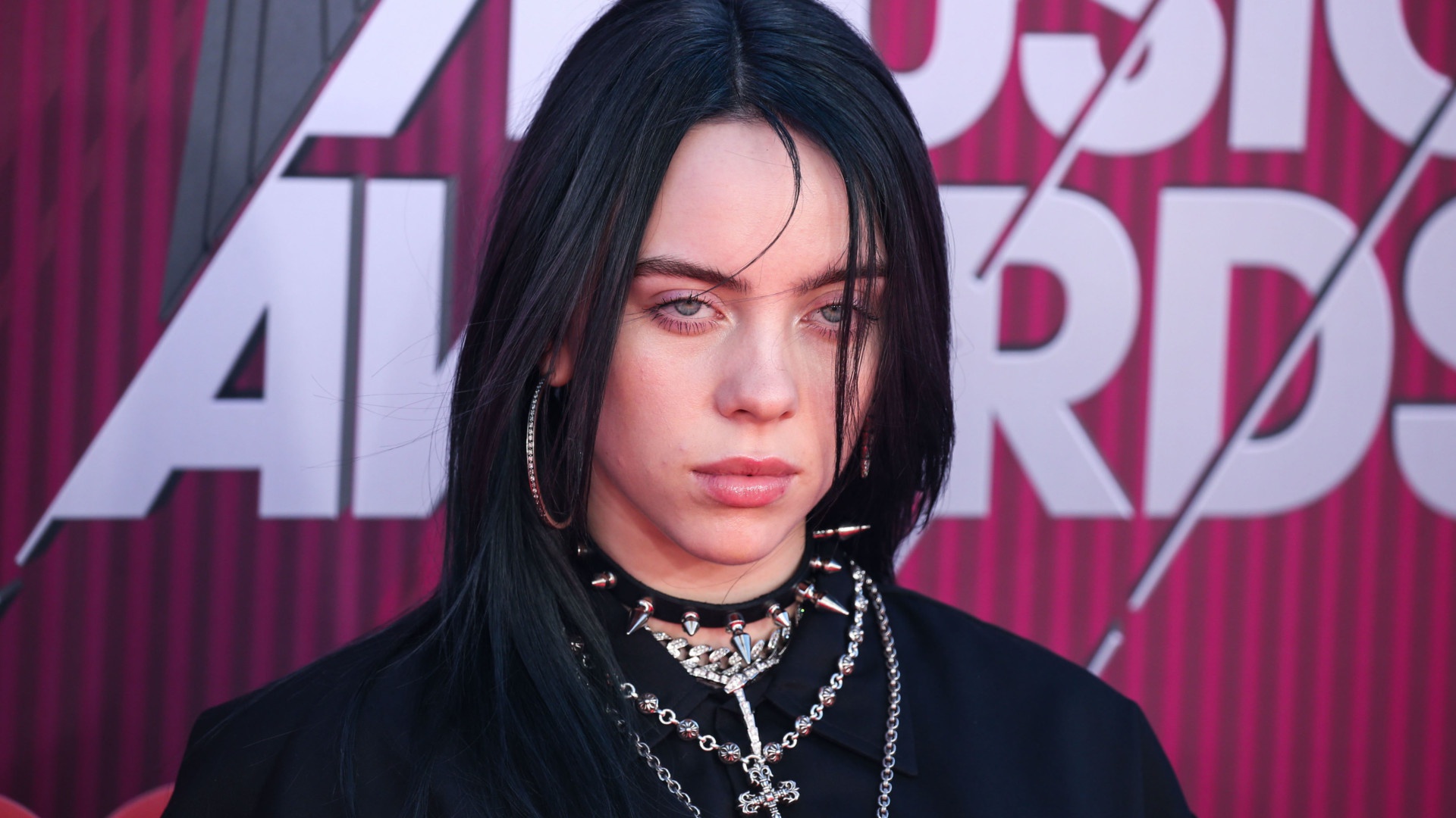 Обои брюнетка, шипы, певица, черные волосы, singer, Billie Eilish, Билли  Айлиш на телефон и рабочий стол, раздел музыка, разрешение 1920x1080 -  скачать