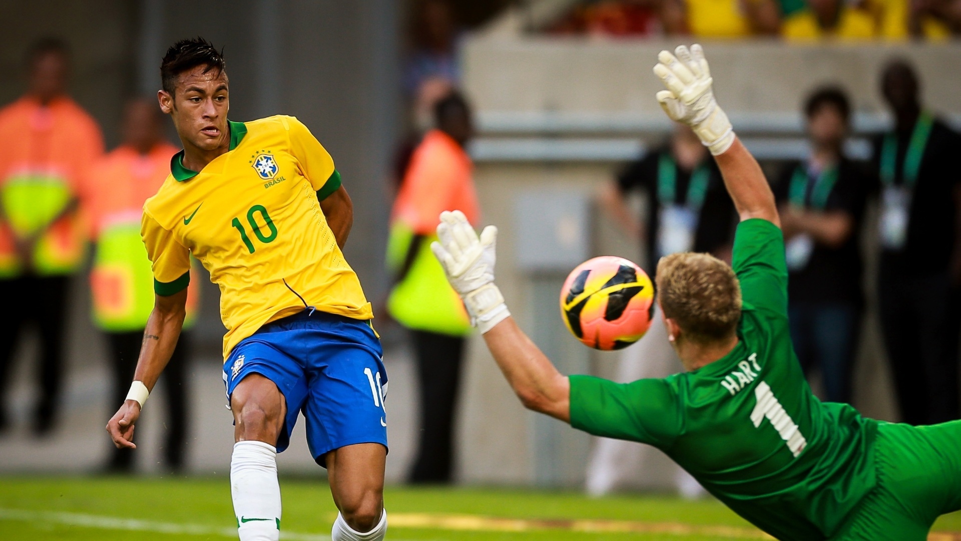 Страна футбола. Неймар. Brazilian footballer Neymar. Бразилия футбол обои. Неймар на футбольном поле 2021.