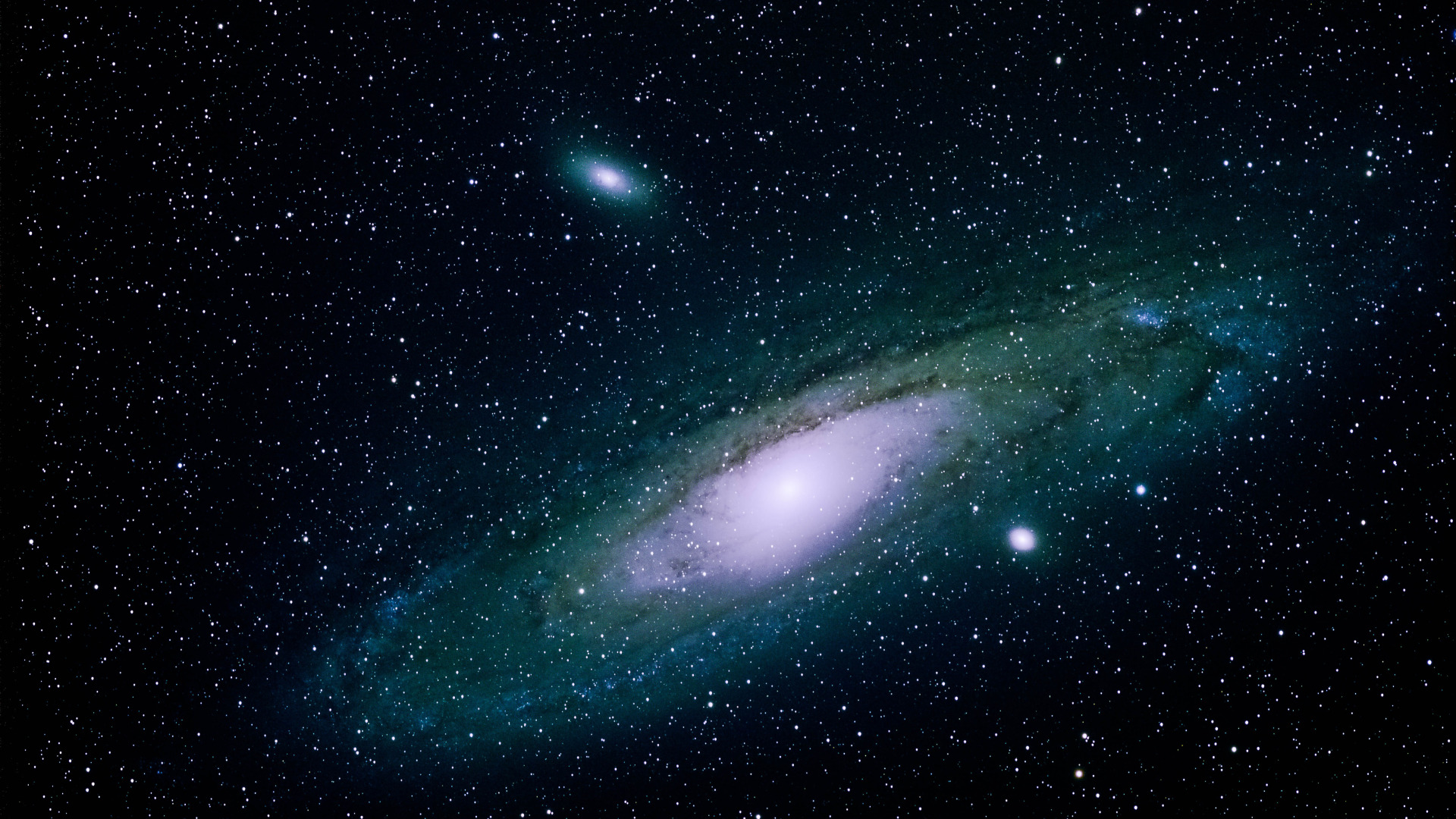 2 звезды в космосе. Галактика Андромеды m31. Туманность Андромеды Галактика Хаббл. Гало Галактики Андромеда. Туманность Андромеды m31.