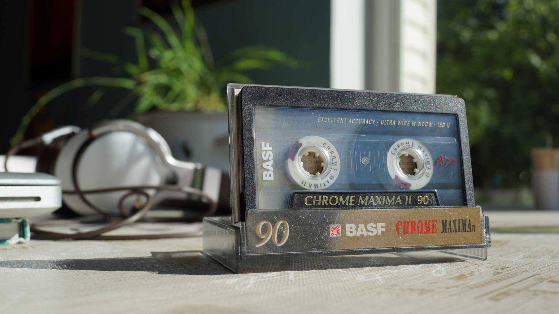 Музыка е первая. Кассета BASF 90. Кассетный плеер 90е. Магнитофонная кассета 90. Cassette Akai 90.