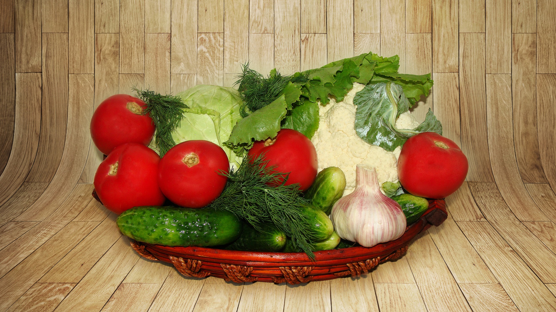 Чеснок укроп перец. Овощи на столе. Овощи и зелень. Свежие овощи и зелень. Корзина с овощами.