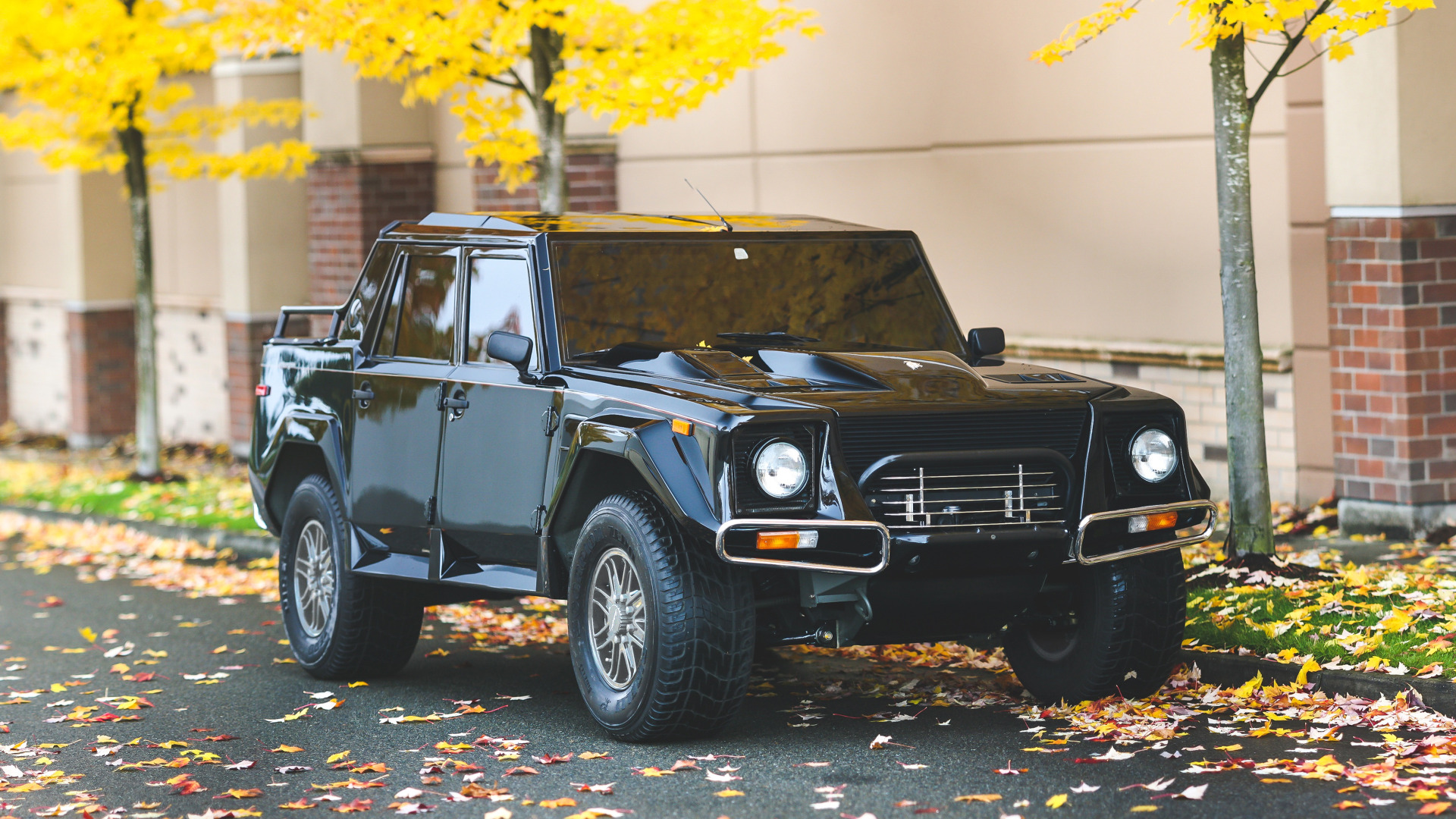 Внедорожник Lamborghini lm2