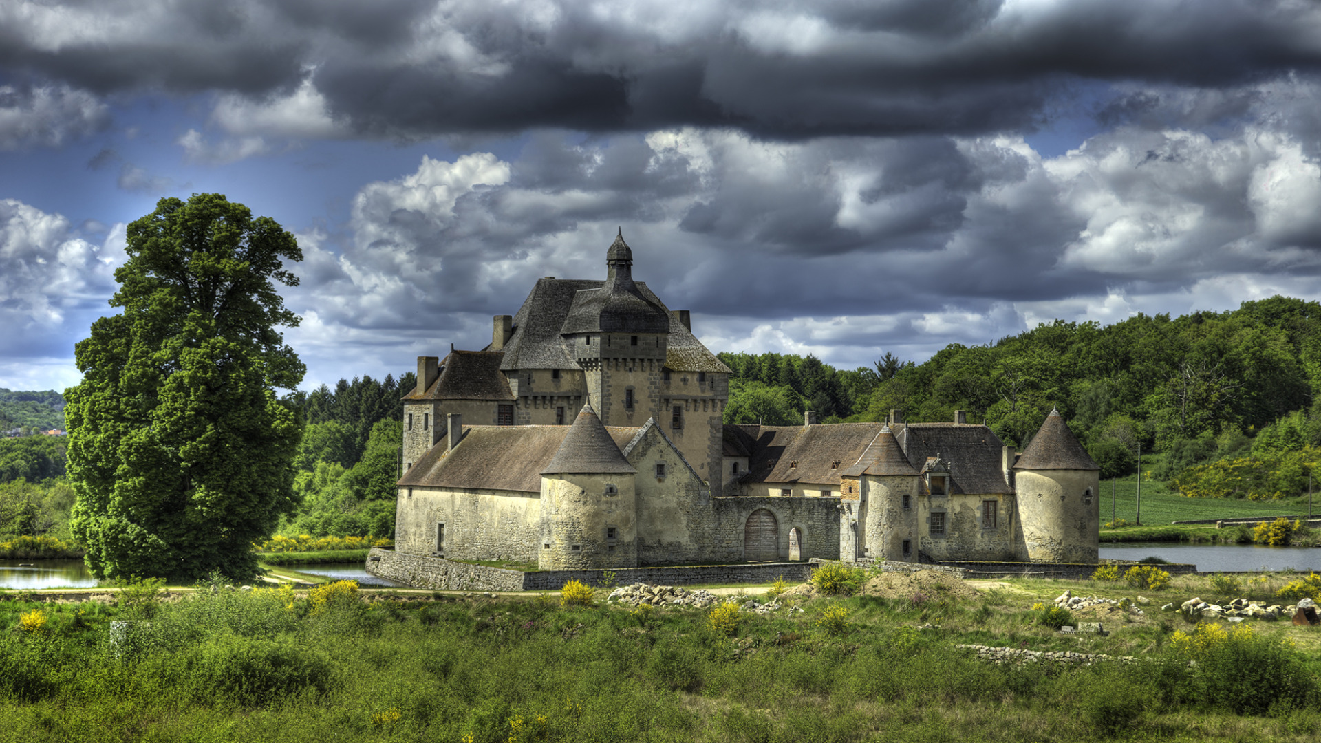 Chateau france. Замок Мартинваст Франция. Замок Шато Франция. Замок Шатоден Франция. Нофль Ле Шато замок средневековый.